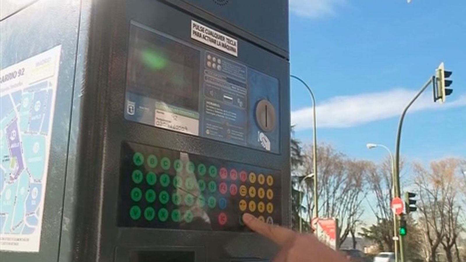 Los coches contaminantes pagarán un 50% más por aparcar en Madrid
