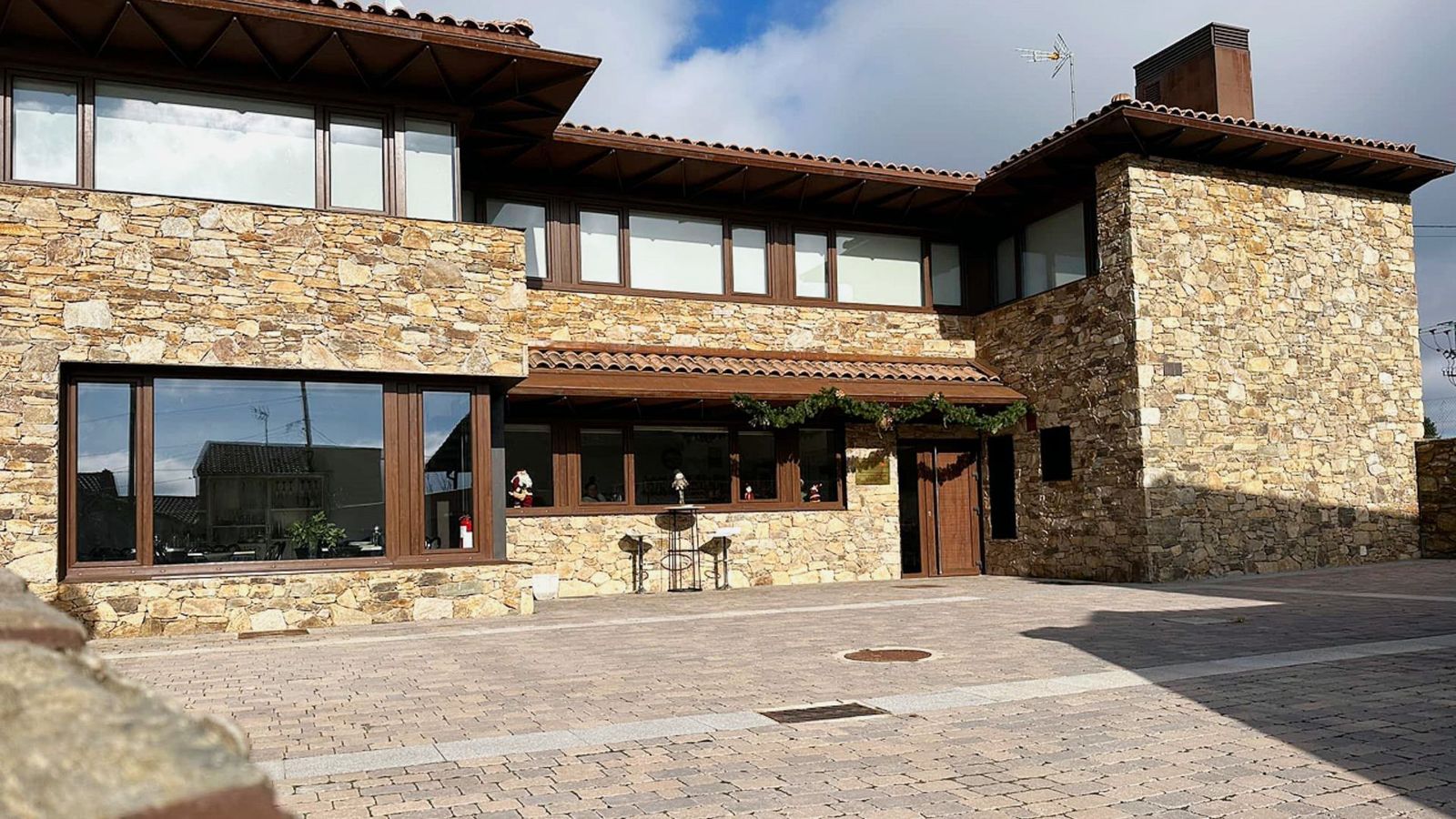 Sin bar ni piscina: el verano se complica para los vecinos de Cincovillas en Puentes Viejas