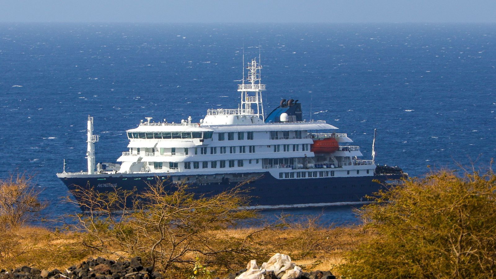 14 españoles a bordo del crucero en el que han fallecido tres personas por hantavirus