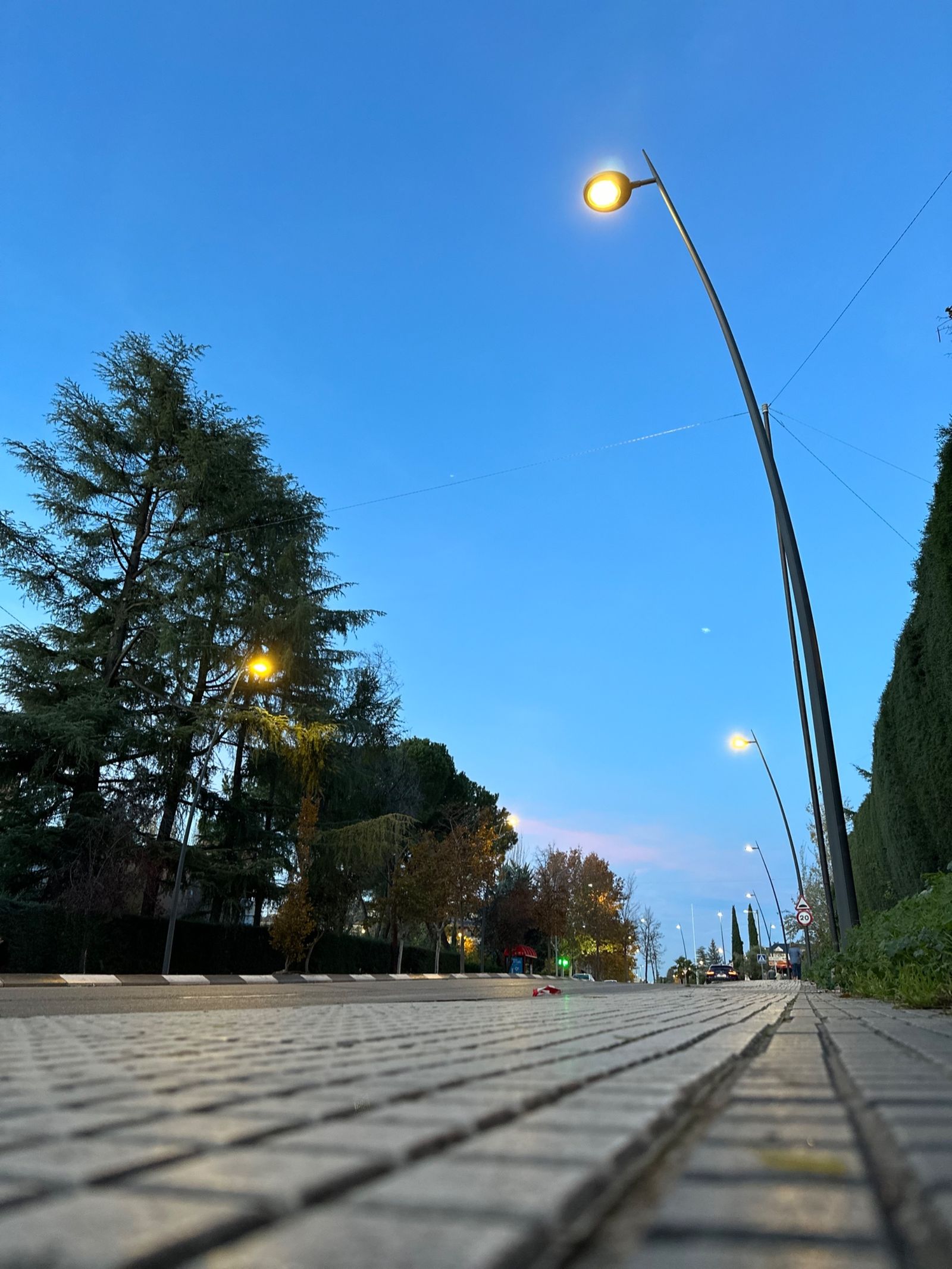Nuevas farolas en una calle de Majadahonda