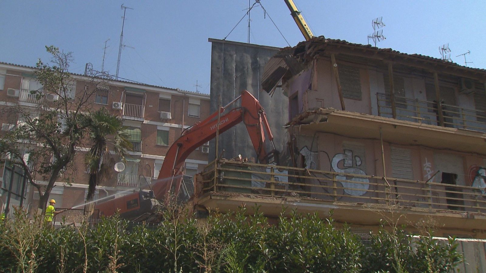 Ultima fase de derribo en la Colonia de los Olivos