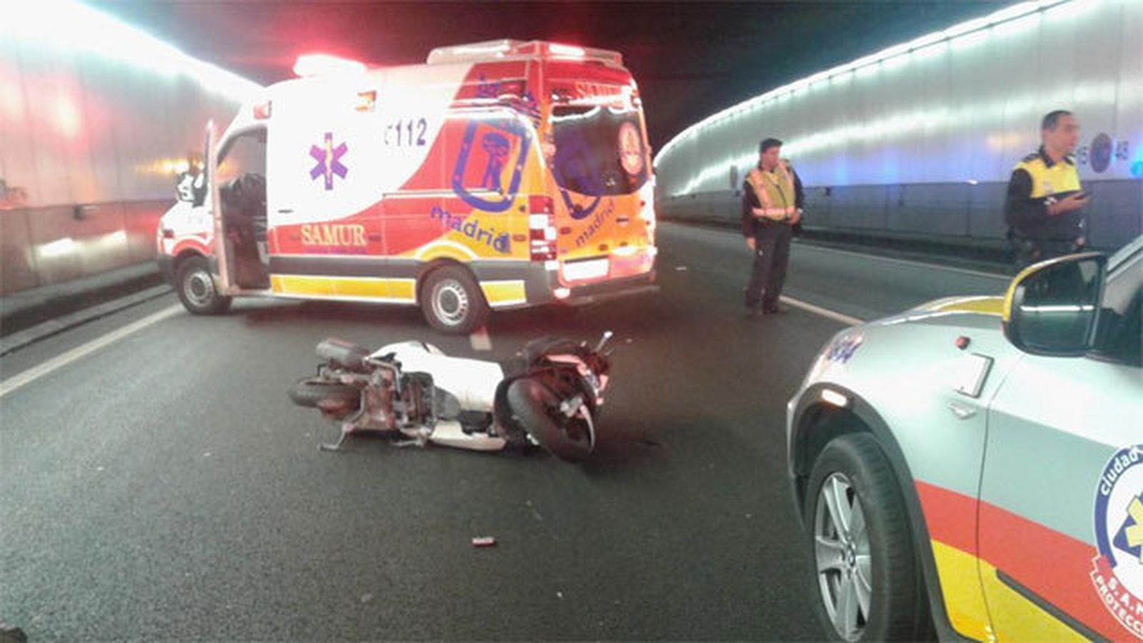 Herido grave un motorista al  chocar contra un muro de un túnel de la M-30
