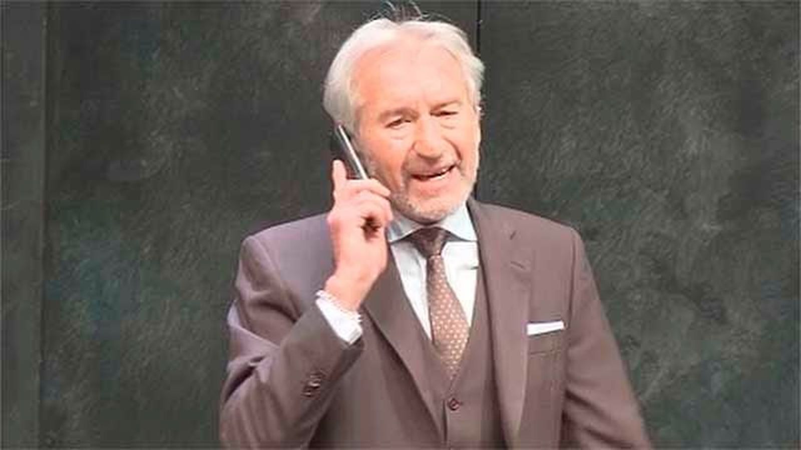 José Sacristán en 'Muñeca de porcelana'