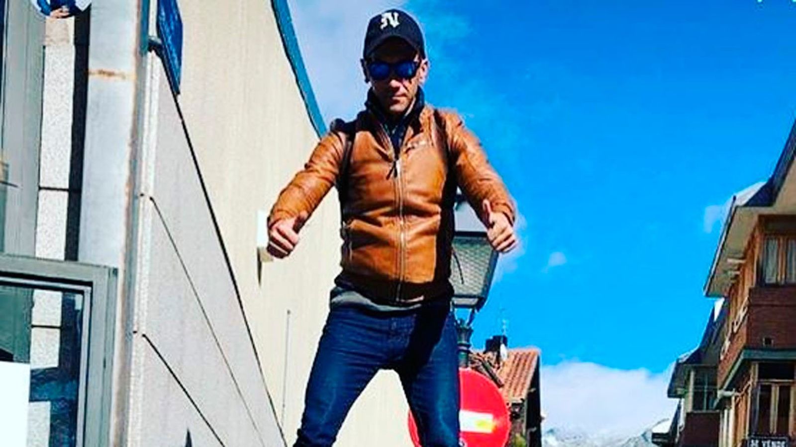 Un mago pierde el conocimiento en un truco de escapismo bajo el agua en Navacerradaa
