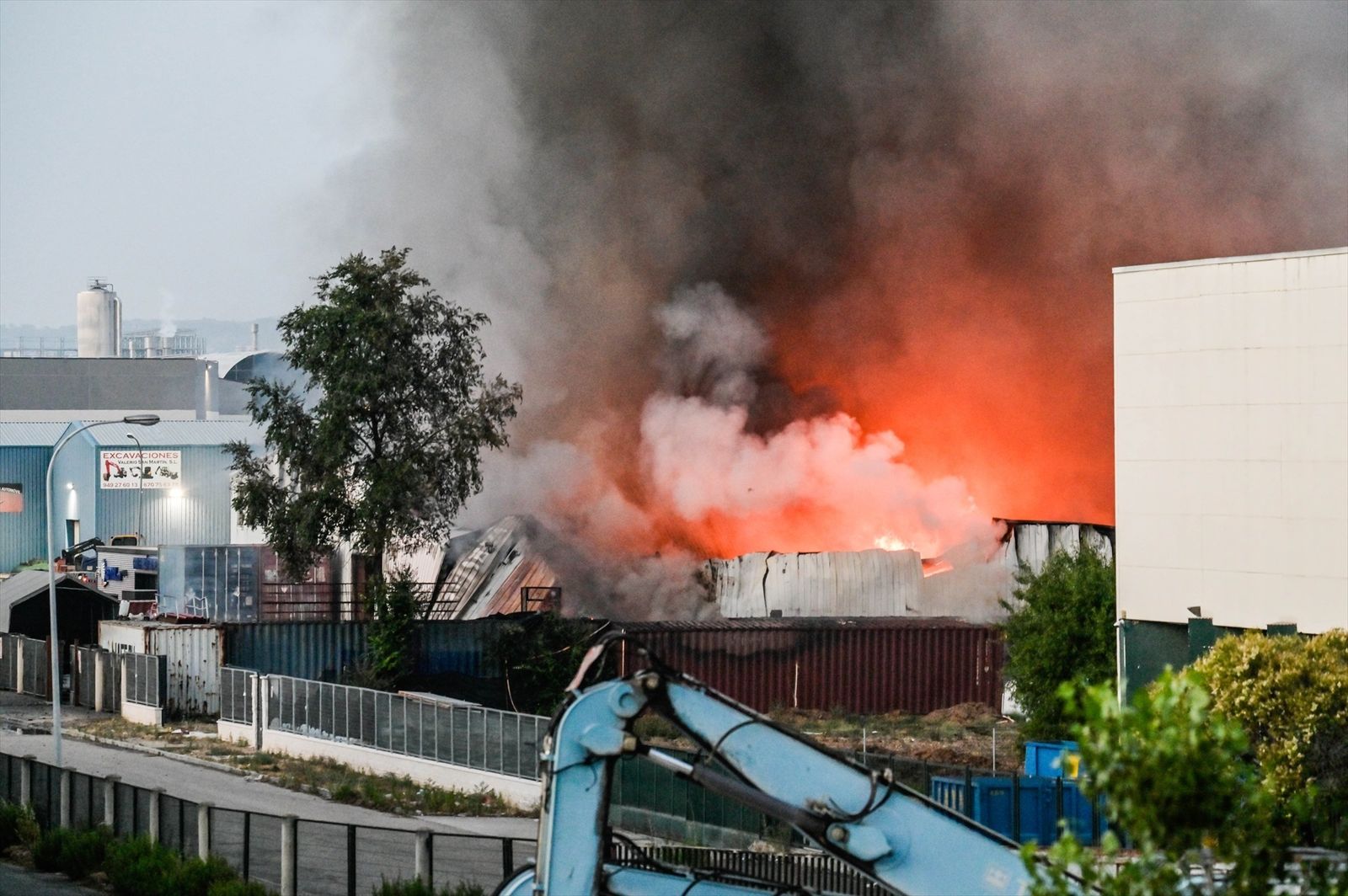 Incendio en una empresa de baterías de litio y de pilas, a 4 de junio de 2025, en Azuqueca de Henares, Guadalajara