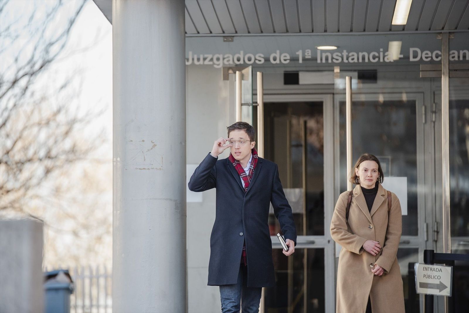 El juez frena la citación de Errejón hasta aclarar si Mouliaá mantiene la acusación