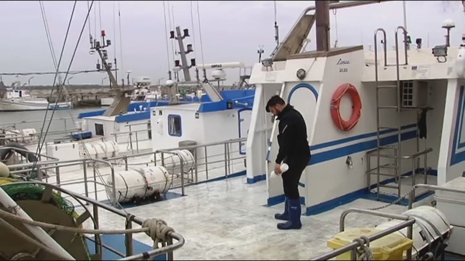 Flota pesquera amarrada en Sanlúcar de Barrameda