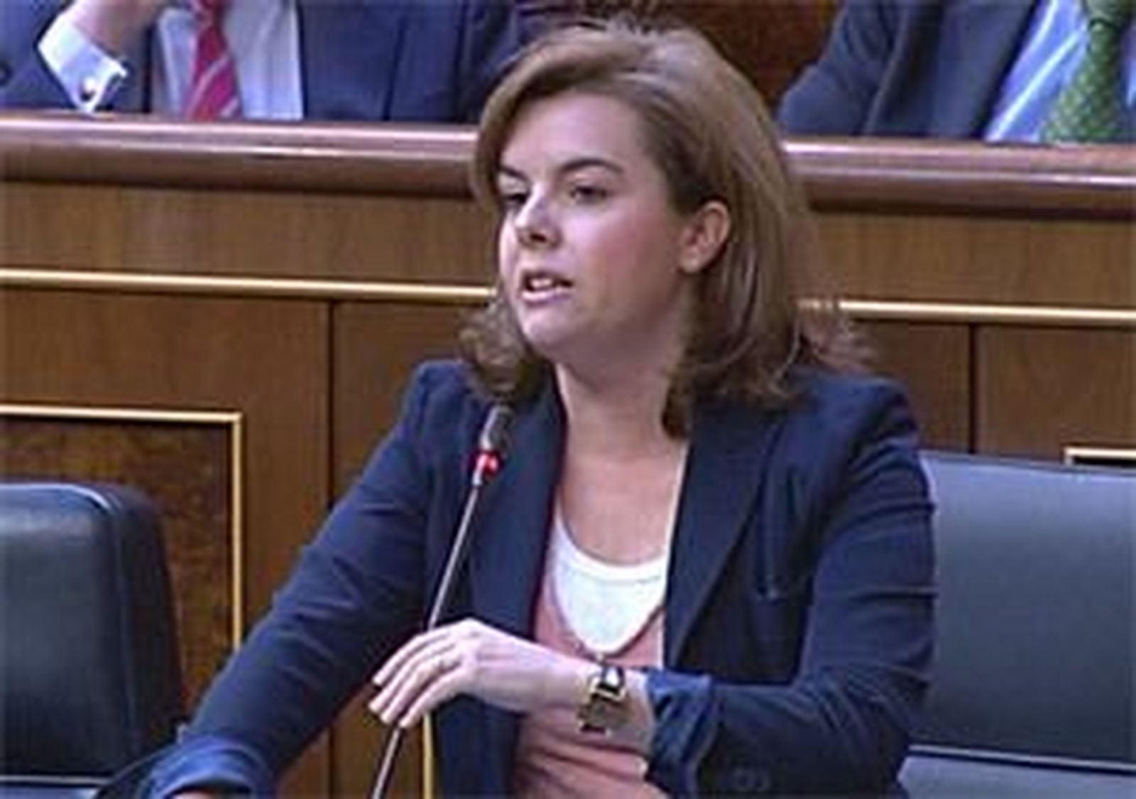 Santamaría niega haber cobrado sobresueldos como le acusa el PSOE