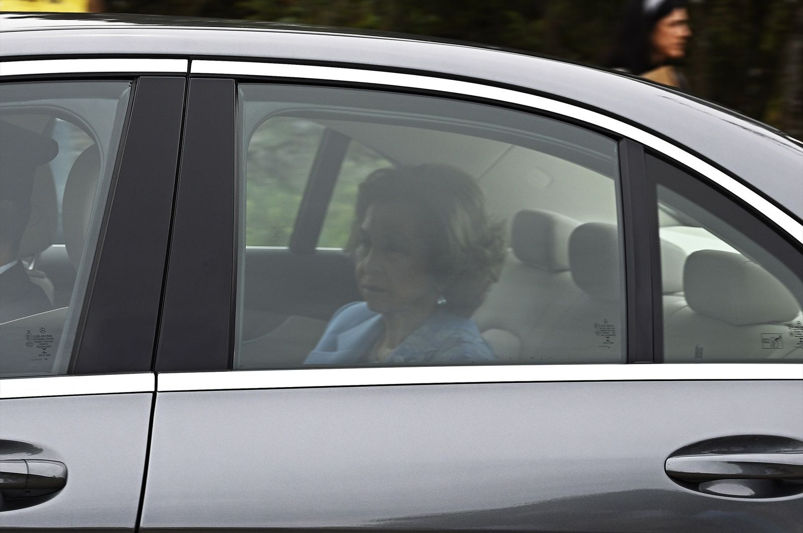 Medio millar de invitados celebran la boda de Almeida y Teresa Urquijo en la finca de su mujer