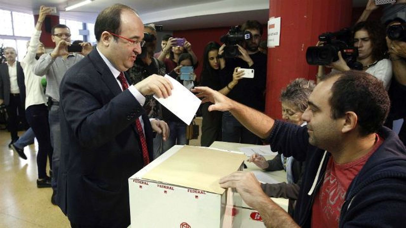 Iceta llama a los militantes a elegir a un  líder "sólido" que garantice un PSC fuerte