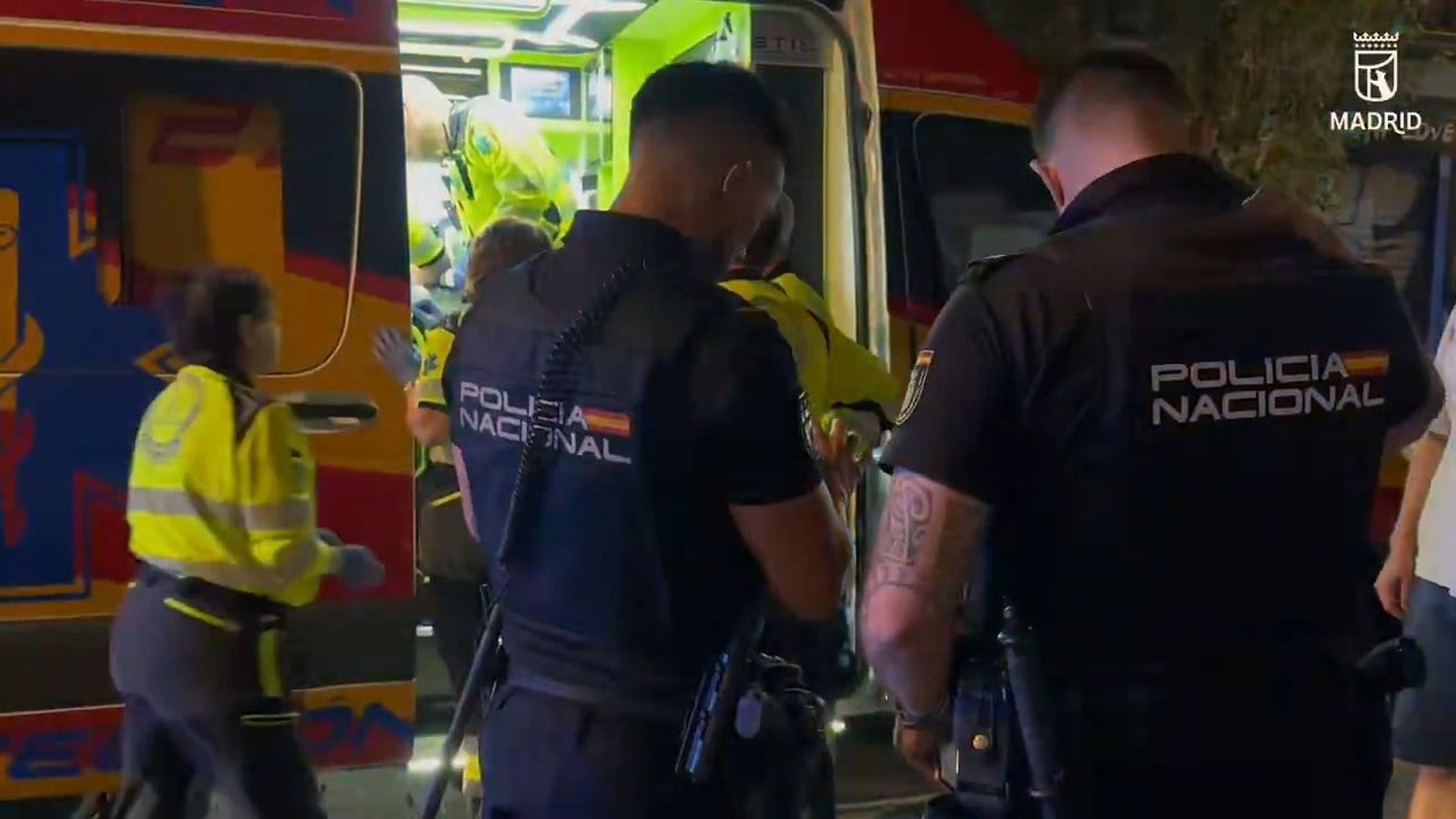 Dos agresiones violentas en una hora en Madrid: un joven intubado en Príncipe Pío y otro apuñalado en Carretas