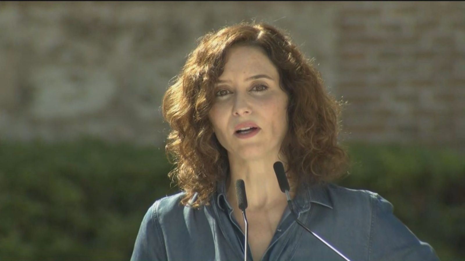 Ayuso critica a “un Gobierno autoritario" que "culpa de los precios de la energía a los ciudadanos"