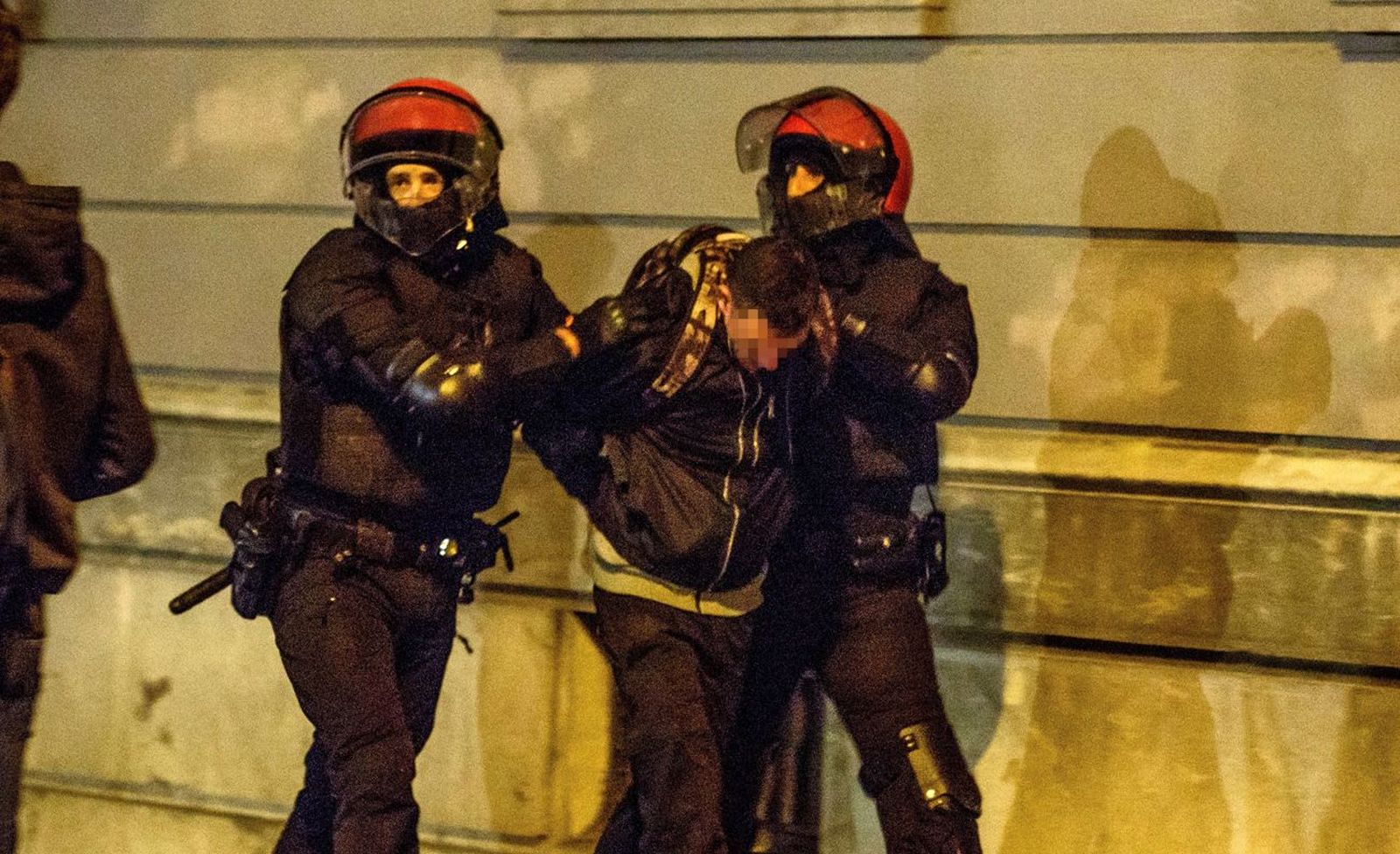 Una decena de detenidos en incidentes en Bilbao en protestas contra un acto de Vox