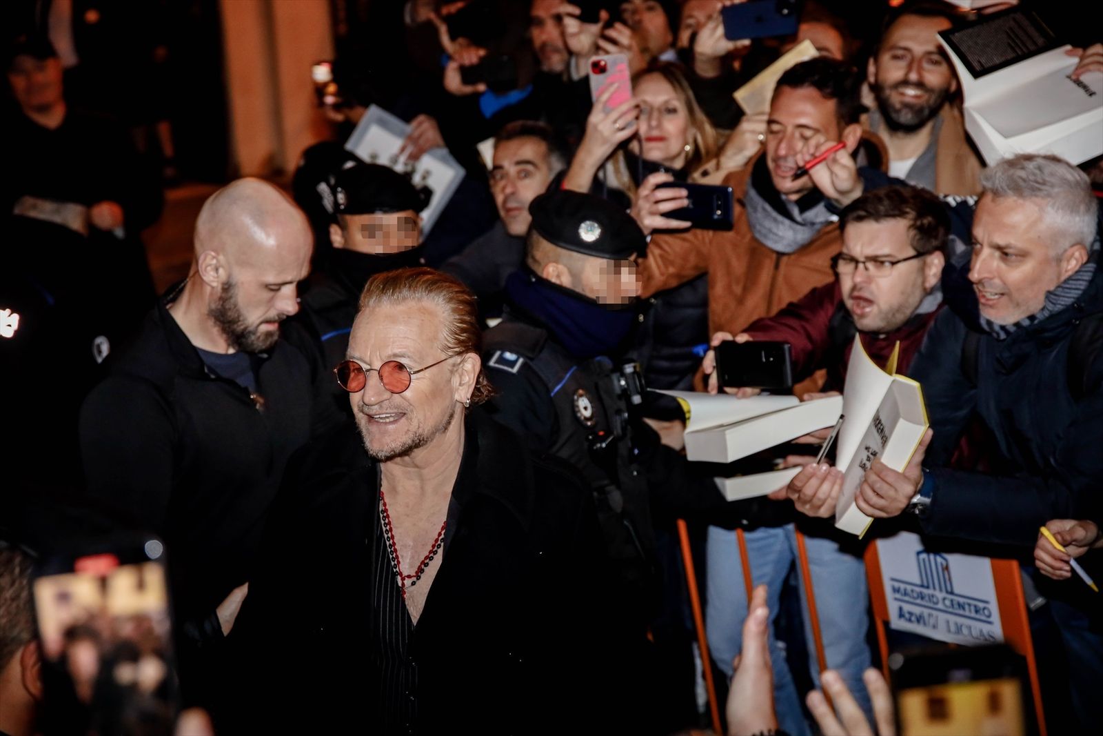 Bono durante una conferencia de prensa en Madrid