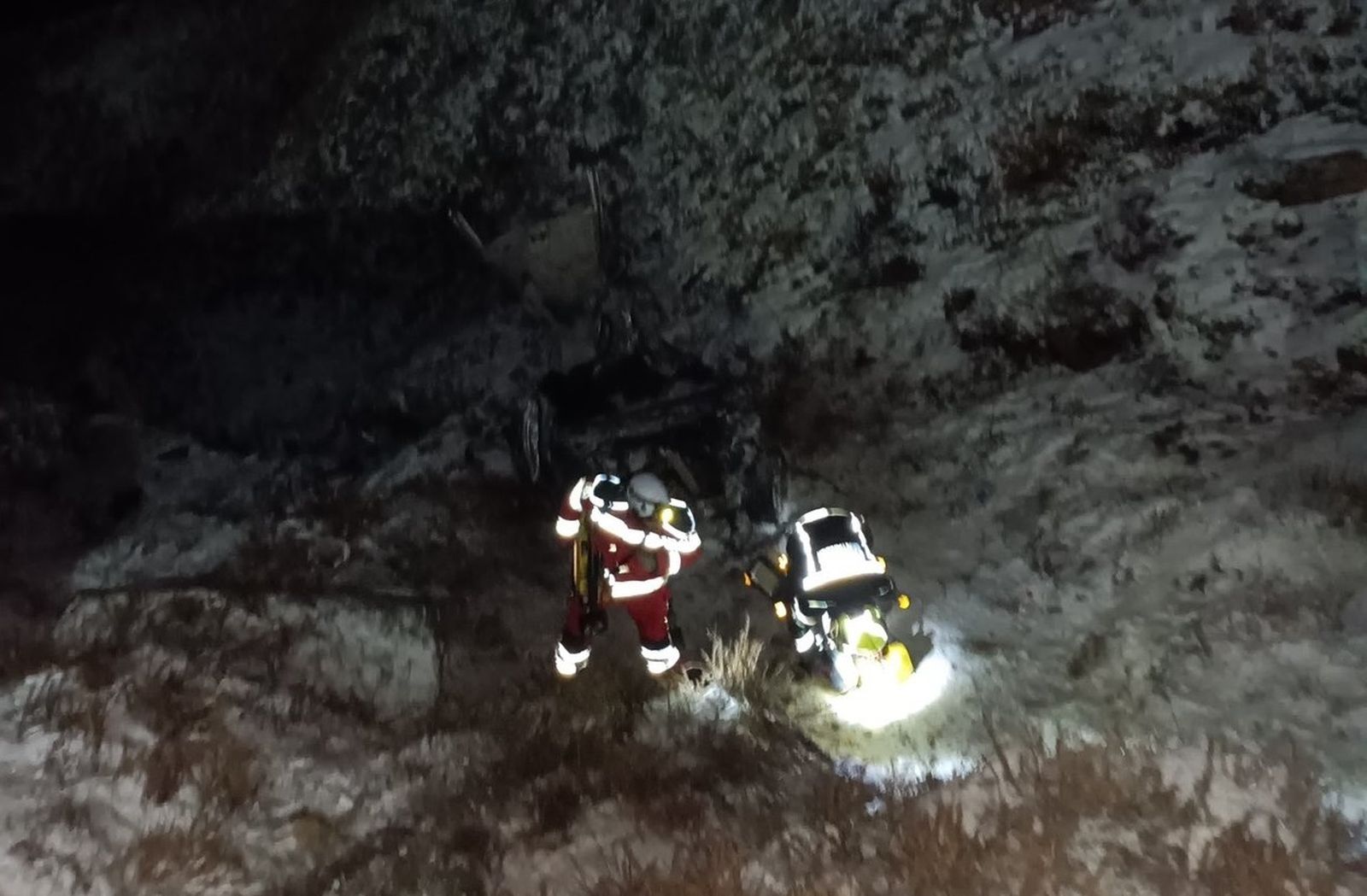 Mueren cuatro madrileños de 21 años, al despeñarse en coche en un accidente en Cantabria