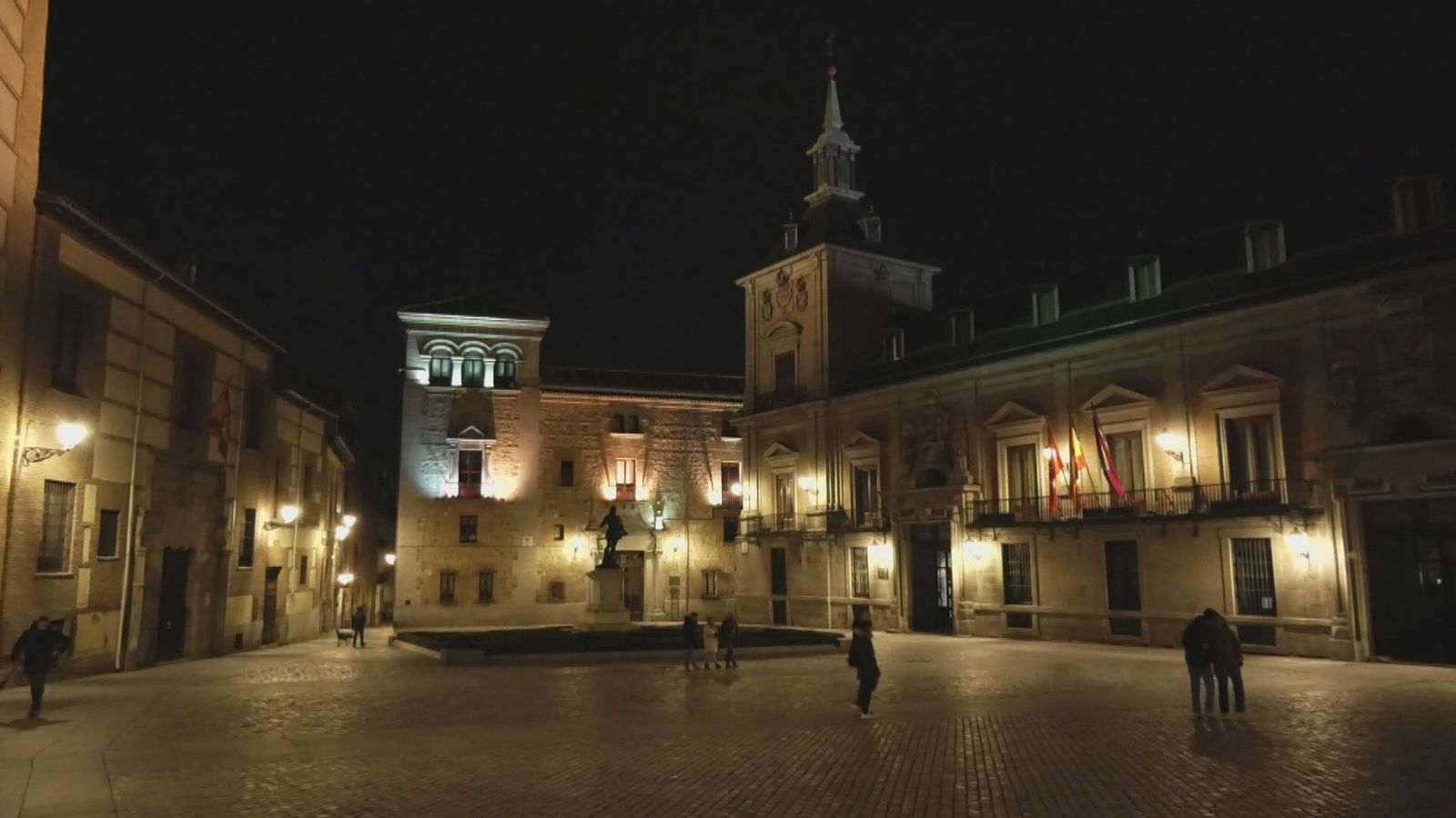 Almeida invita a plasmar la belleza de Madrid bajo la luz de la luna