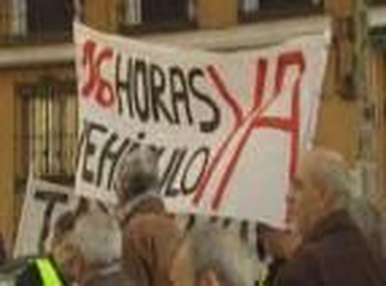 Cientos de taxistas se manifiestan por la capital contra la regulación de 18 horas