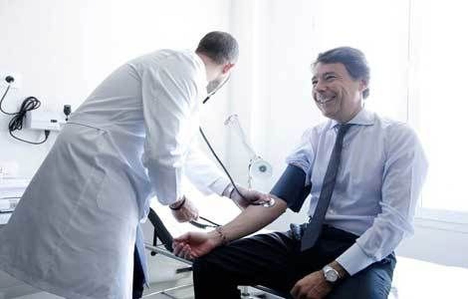 González inaugura un centro de salud en Humanes