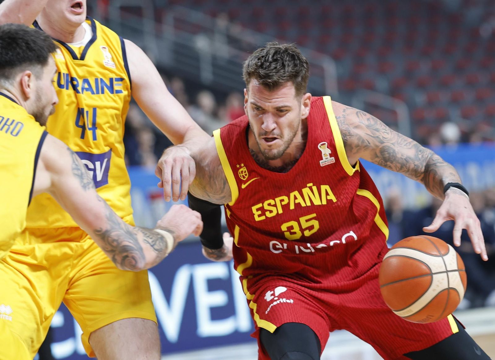España gana a Ucrania