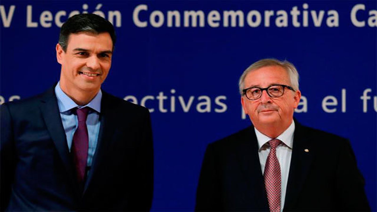 El presidente del Gobierno, Pedro Sánchez  junto al presidente de la Comisión Europea, Jean-Claude Juncker