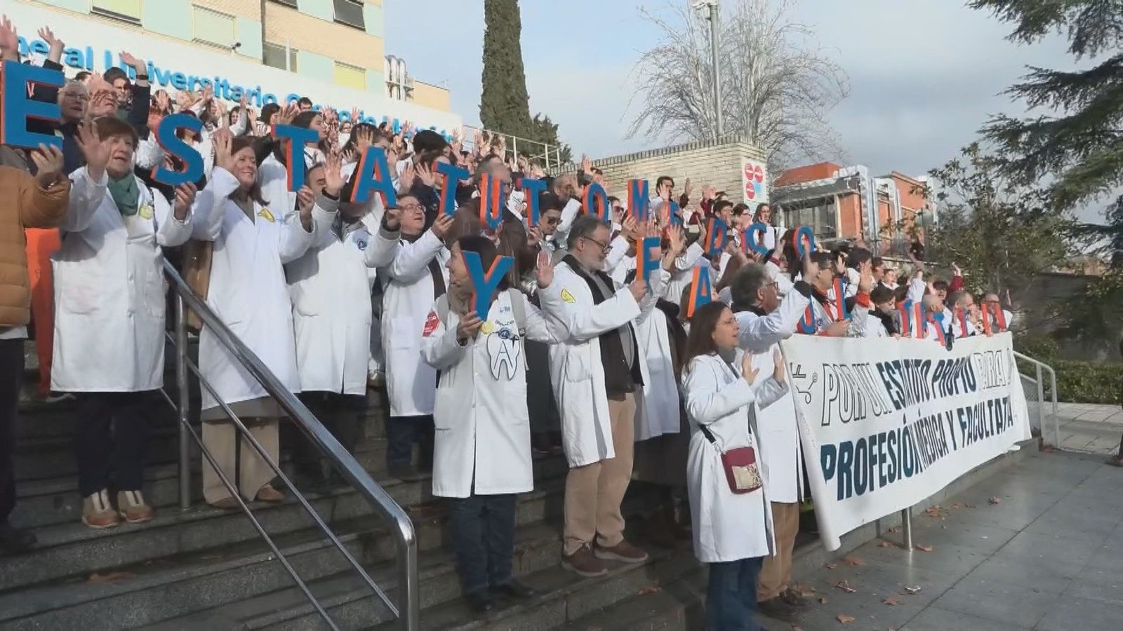 Los médicos inician una semana de huelga al mes para conseguir un estatuto propio
