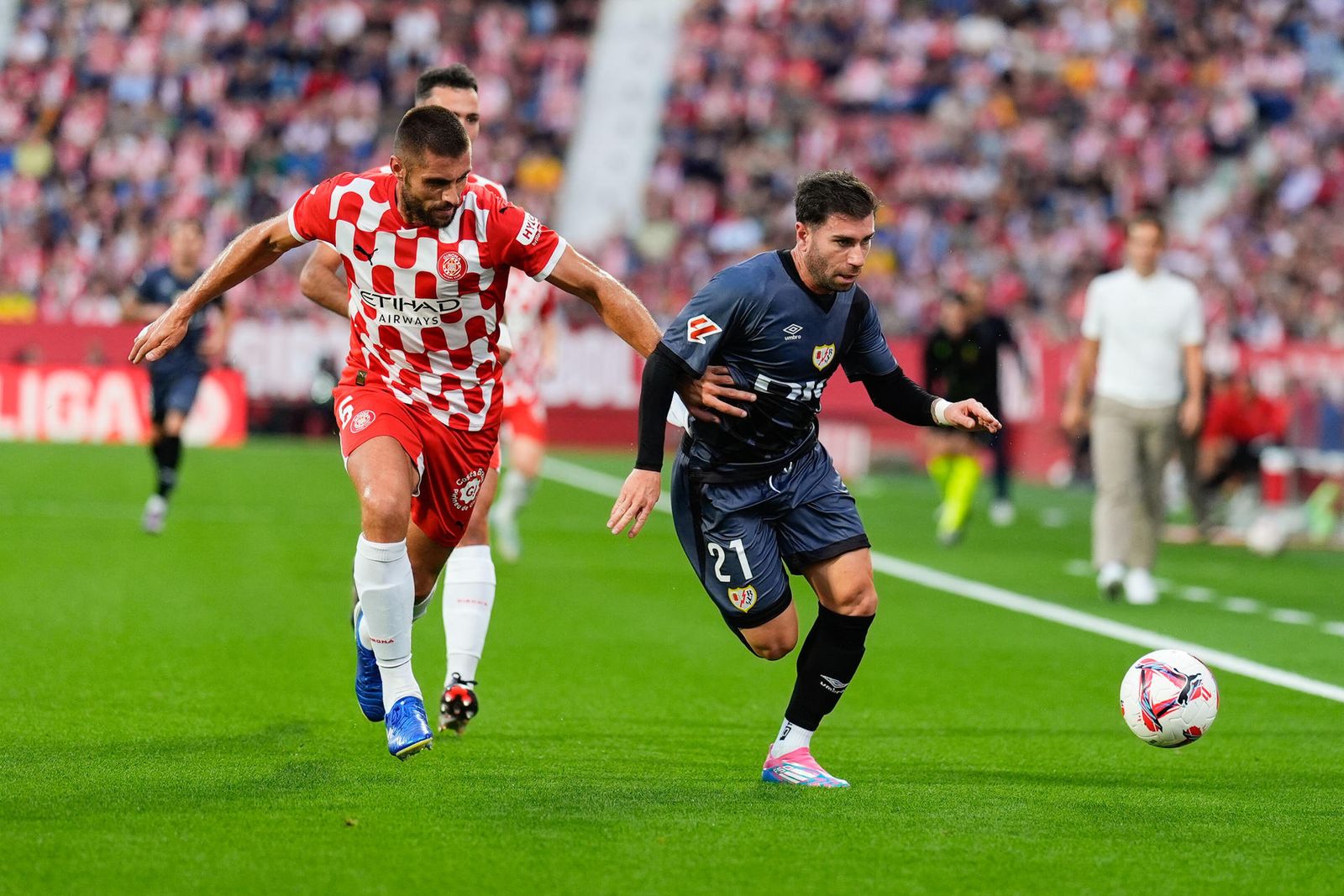 Adrian Embarba ante el Girona