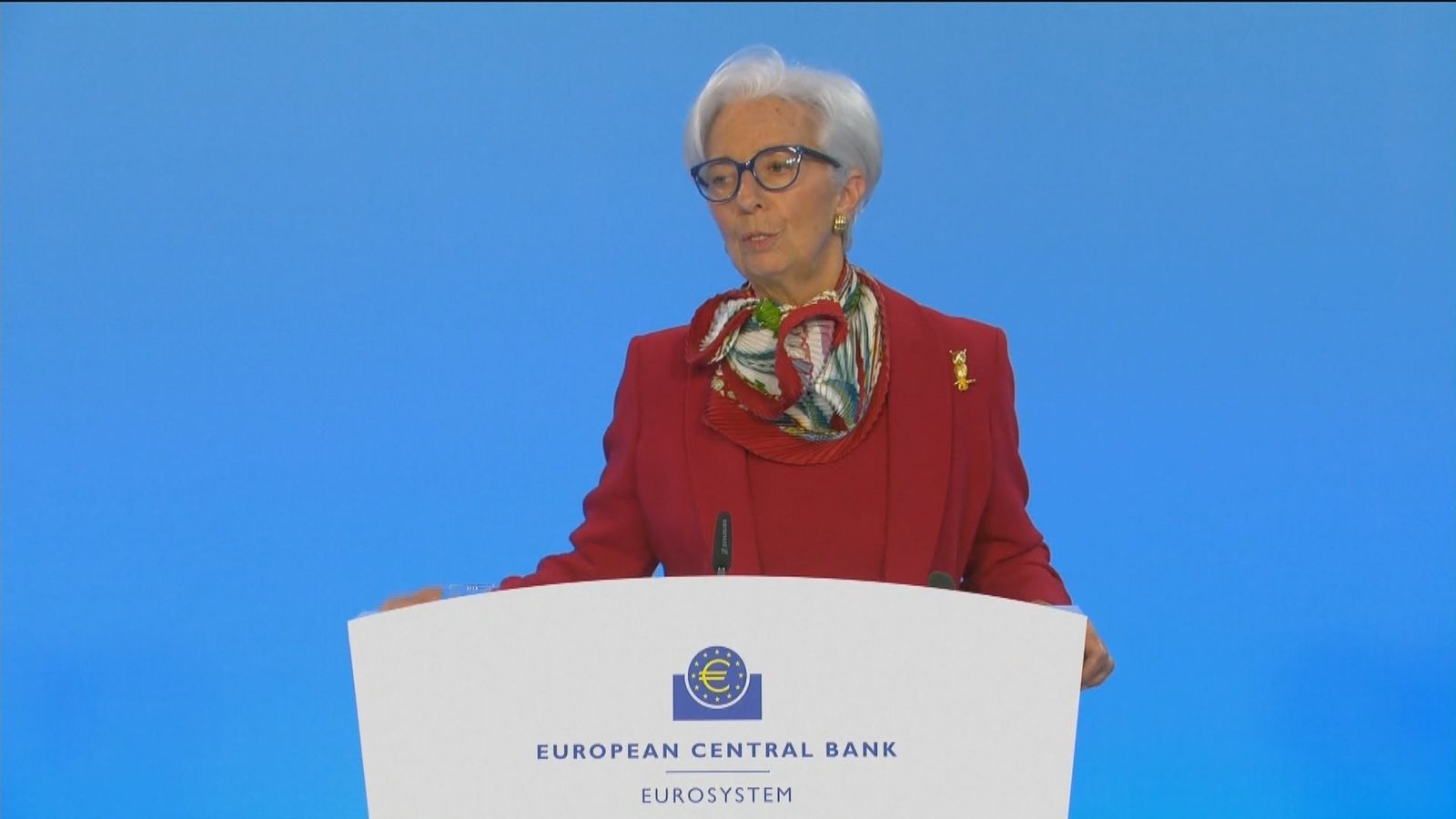 Lagarde defiende la solidez de la banca  y reafirma el compromiso de bajar la inflación