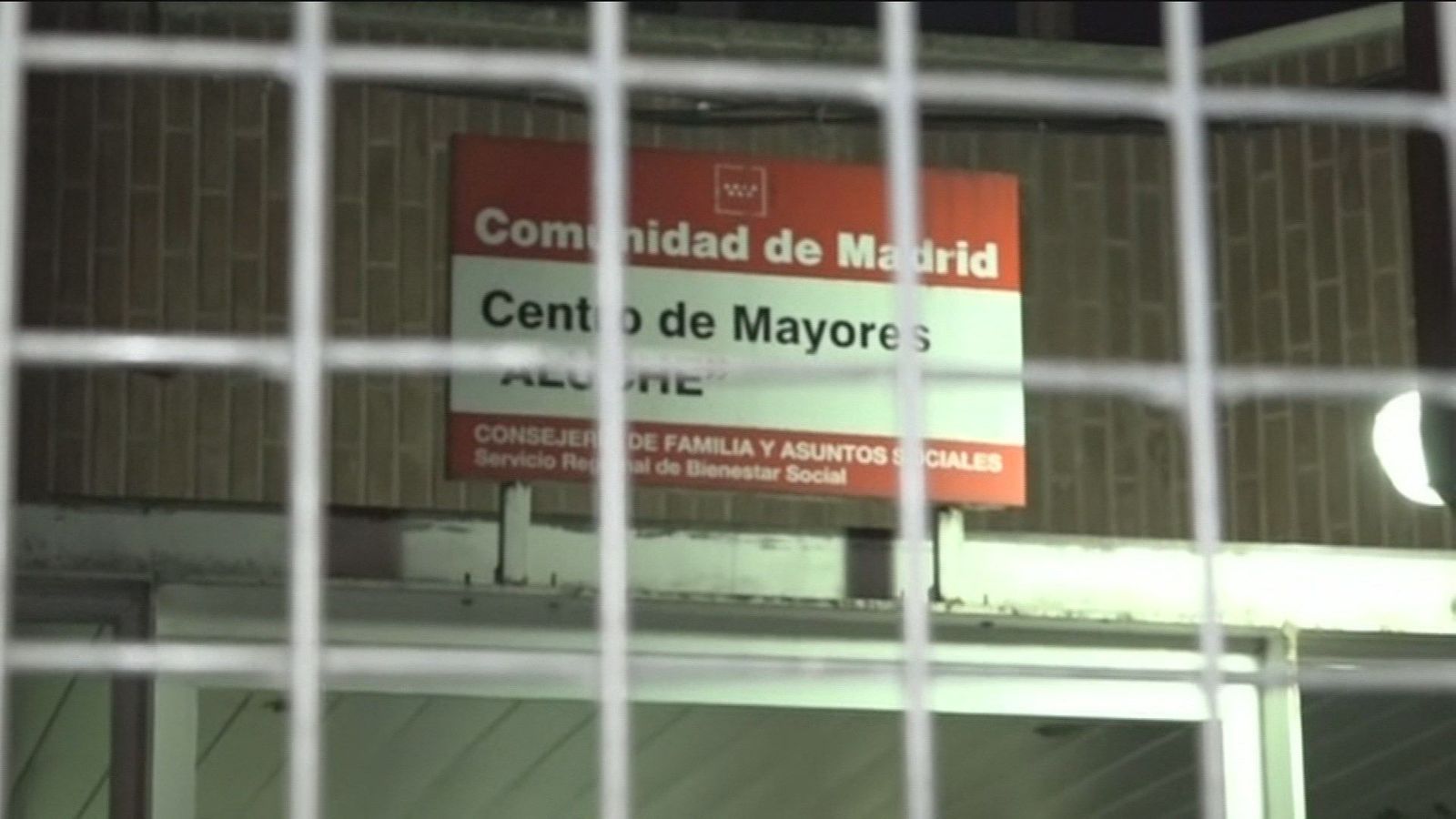 Cuatro ancianos fallecidos en Madrid, que cierra sus 213 centros de mayores