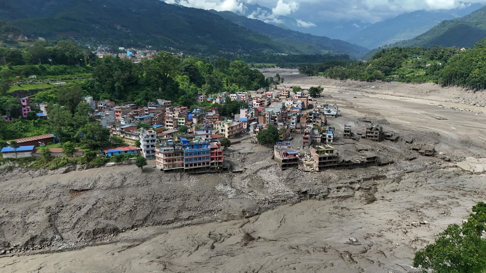 Suben a 289 los muertos por la riada mortal en Nepal con cientos de desaparecidos
