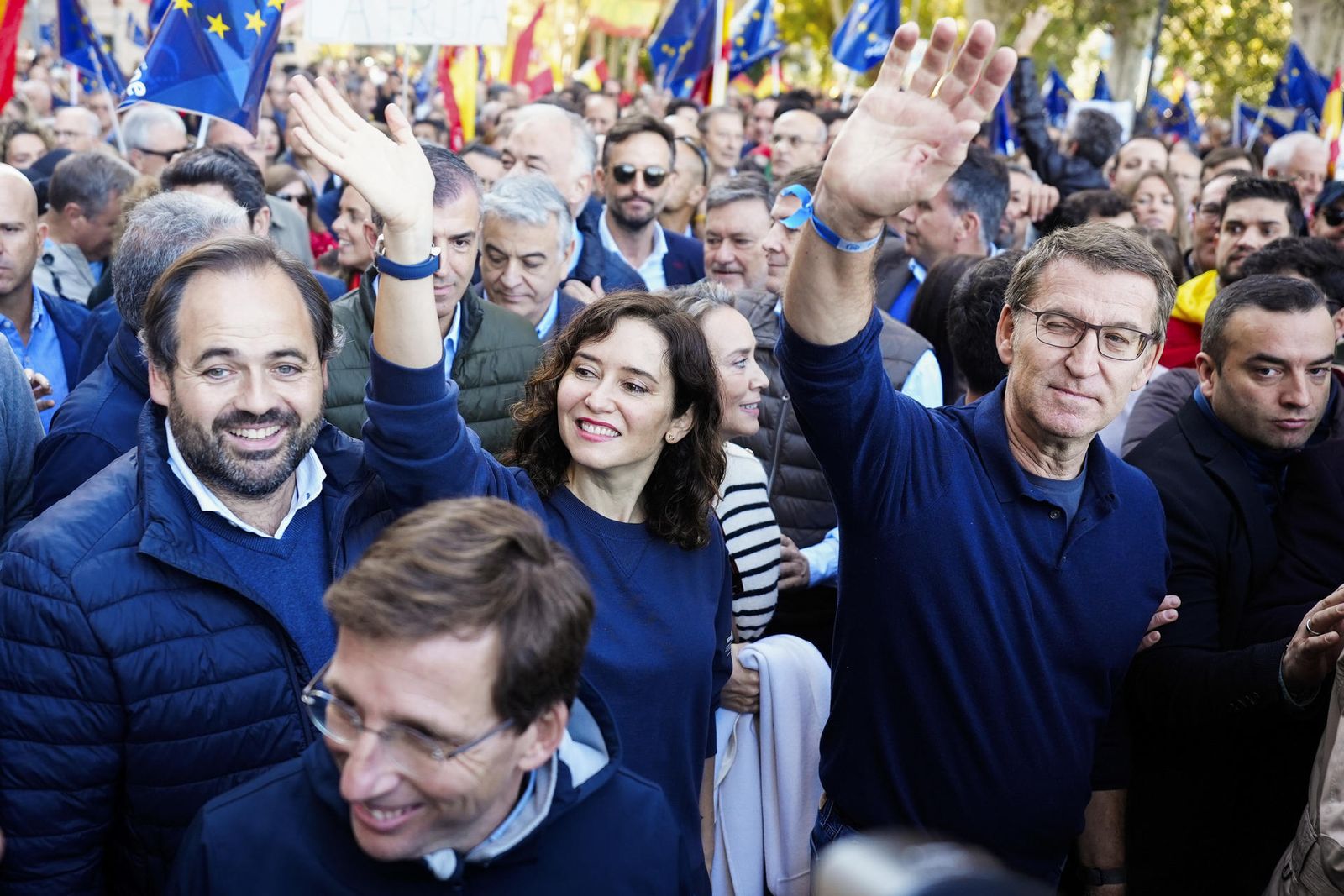 Feijóo exige a Sánchez que "no levante muros" entre españoles