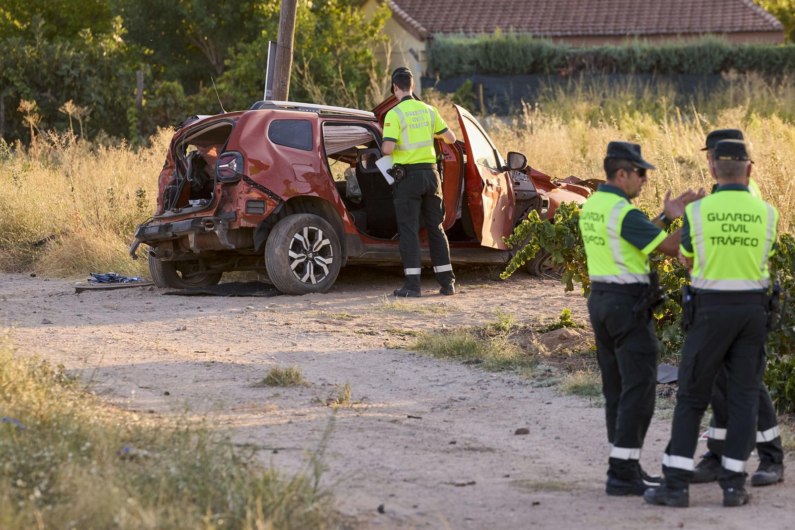Una bebé muerta y dos heridos tras arrollar un tren a un coche en Talavera