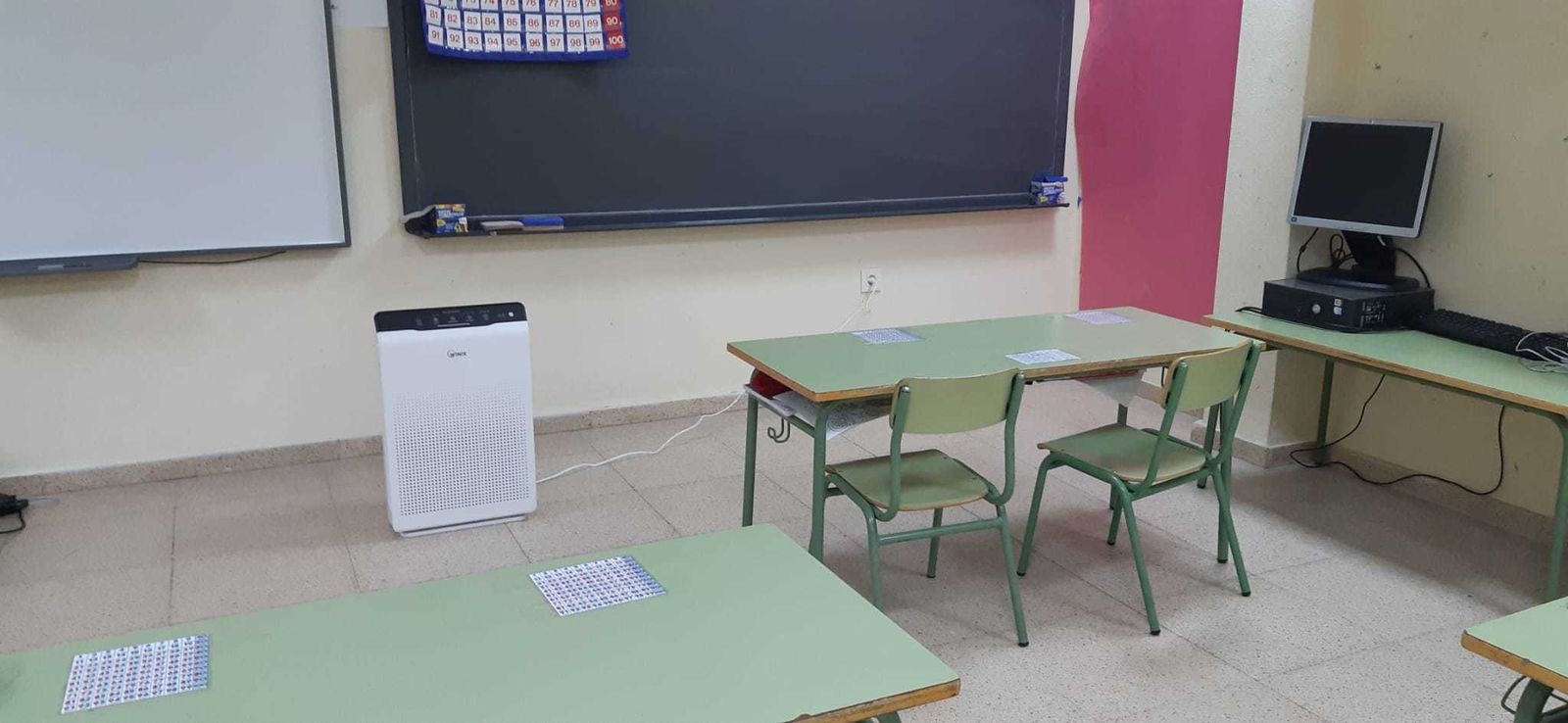 Purificador HEPA instalado en un colegio de Perales de Tajuña