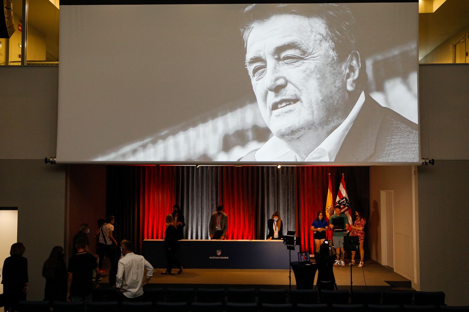 Insignia de plata a Antic, a título póstumo
