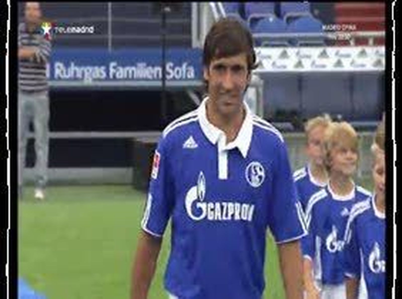 El Schalke 04 declara amor eterno a Raúl