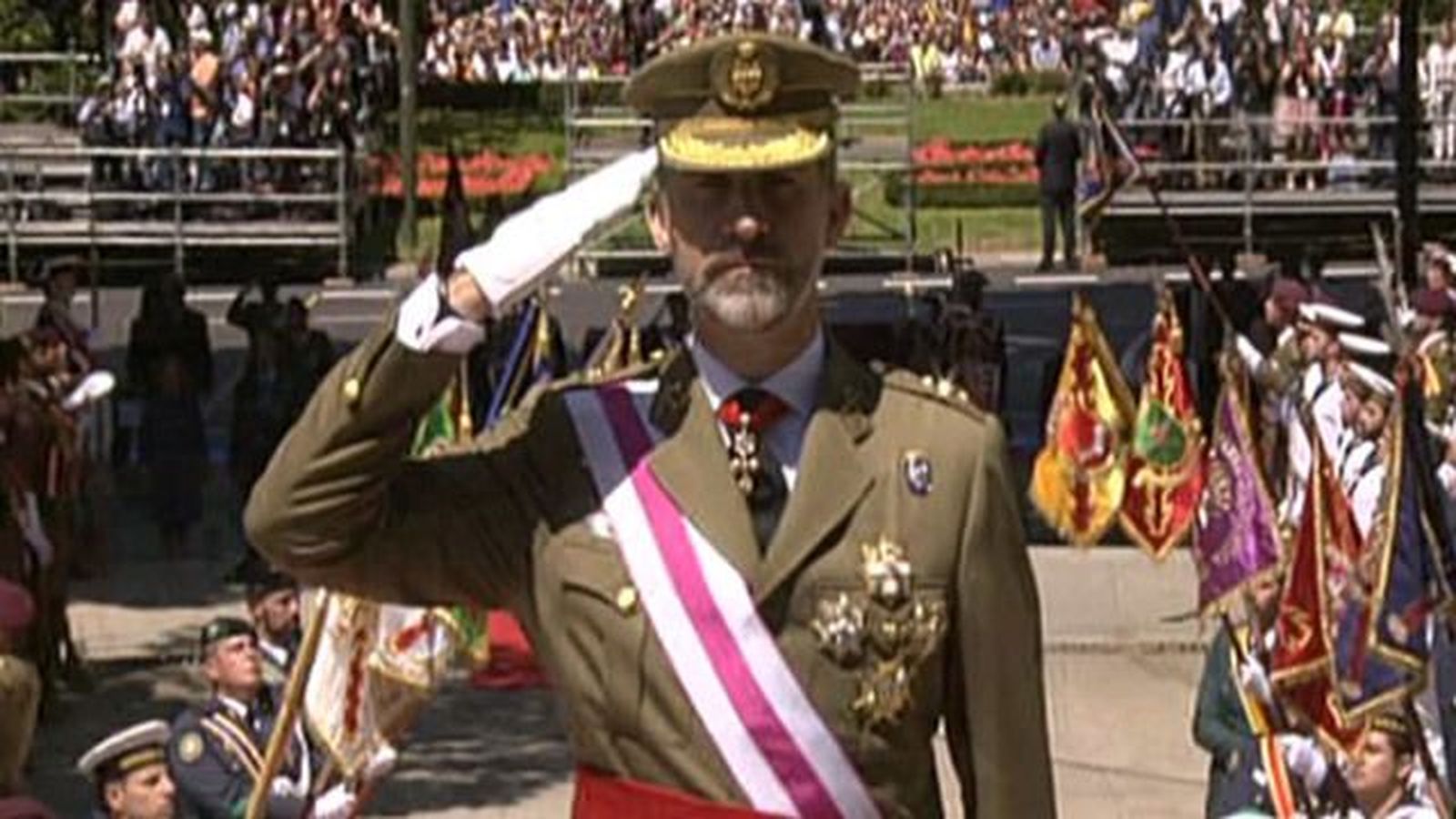 Felipe VI celebra por primera vez como Rey el Día de las Fuerzas Armadas