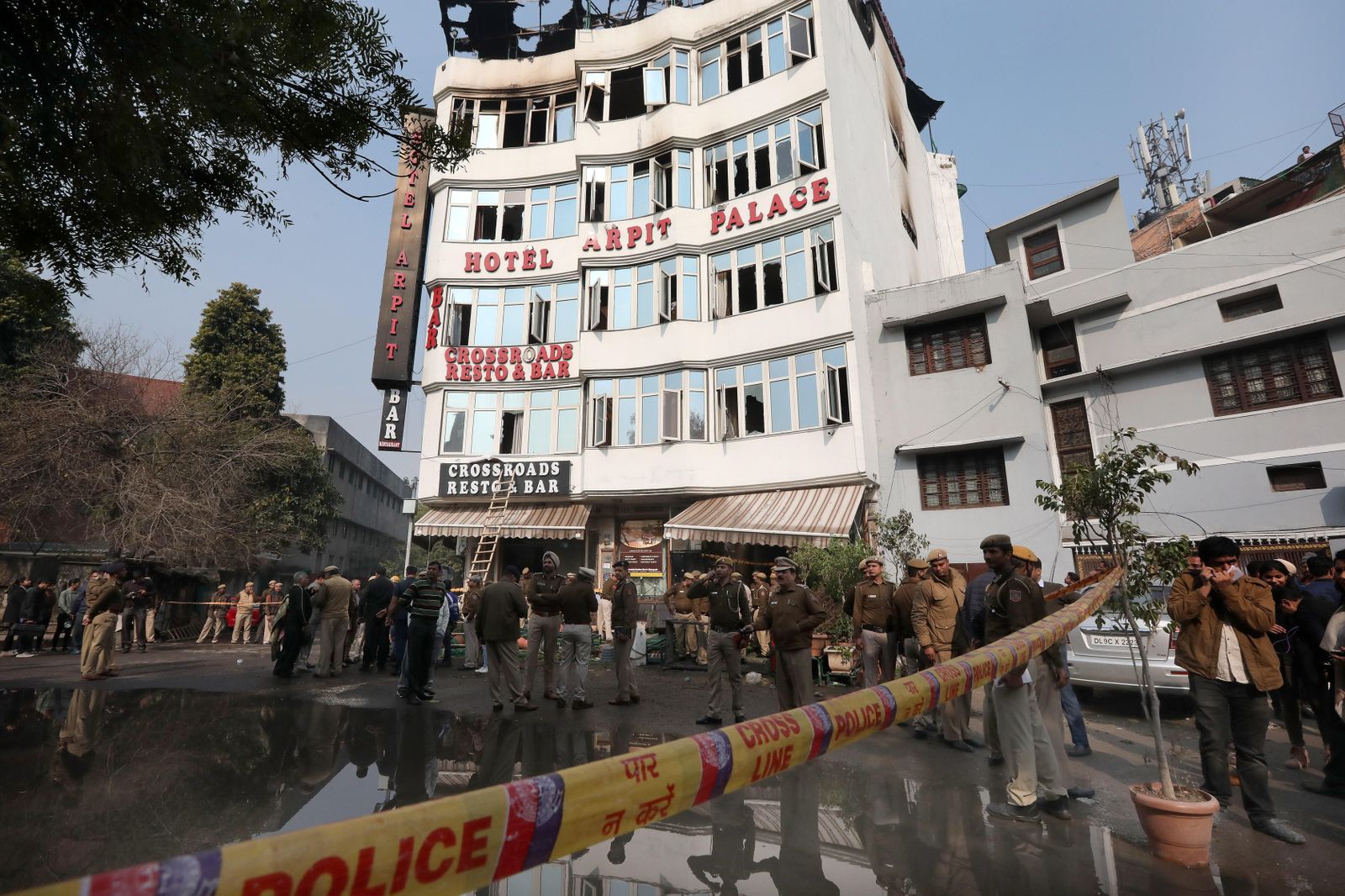Una veintena de muertos en el incendio de un hotel en Nueva Delhi