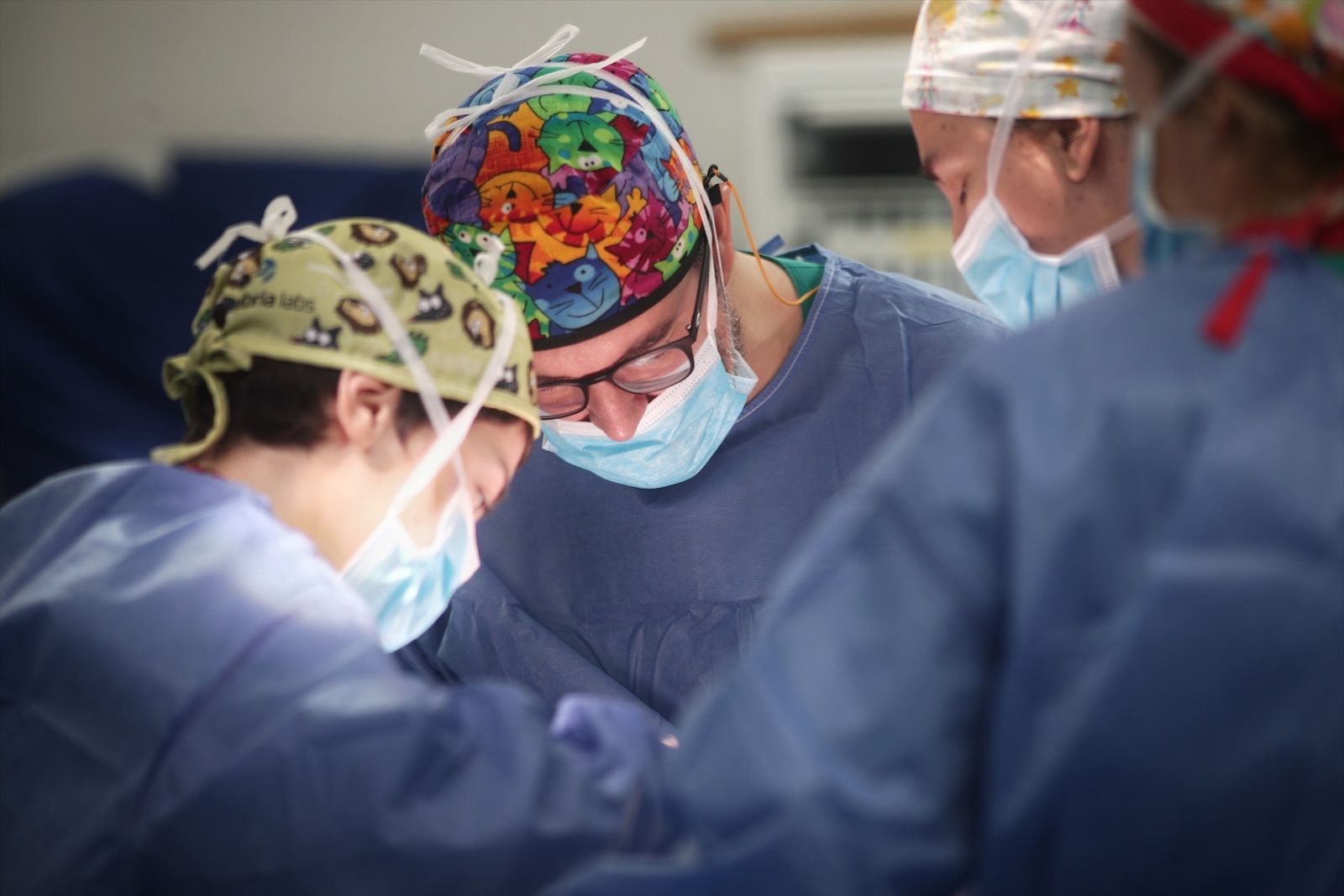 De Madrid a Burgos: cirujanos del 12 de octubre salvan la vida a un bebé prematuro con una malformación en el corazón