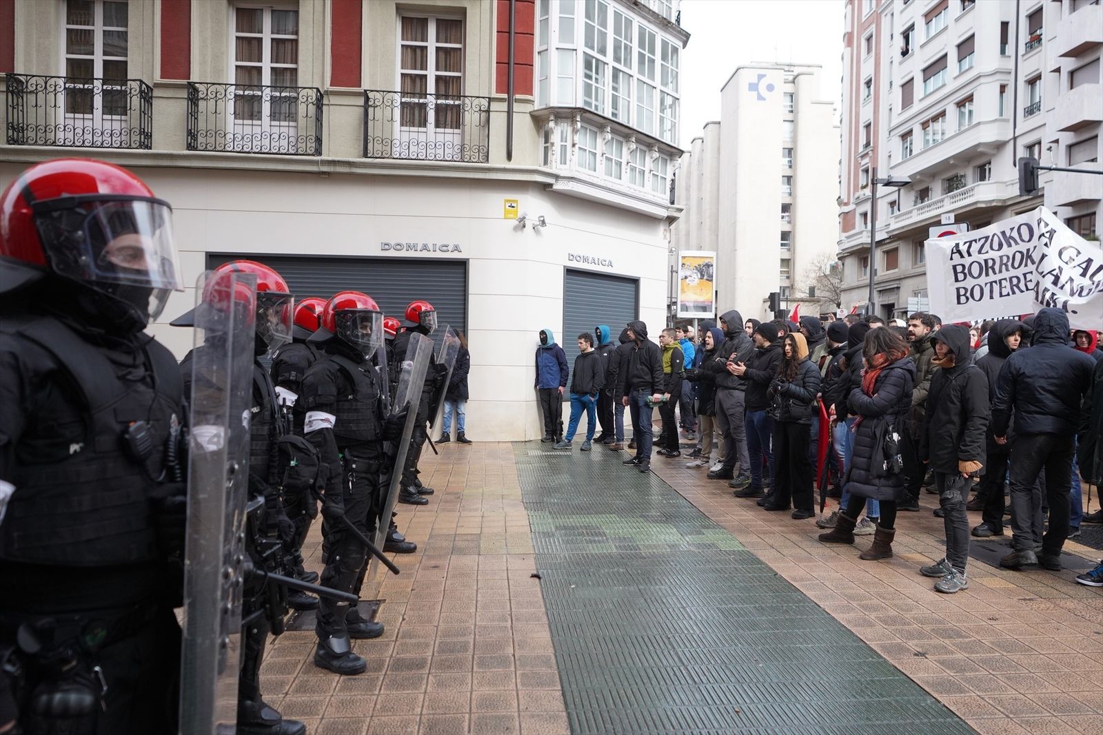 Altercados durante una manifestación en Vitoria