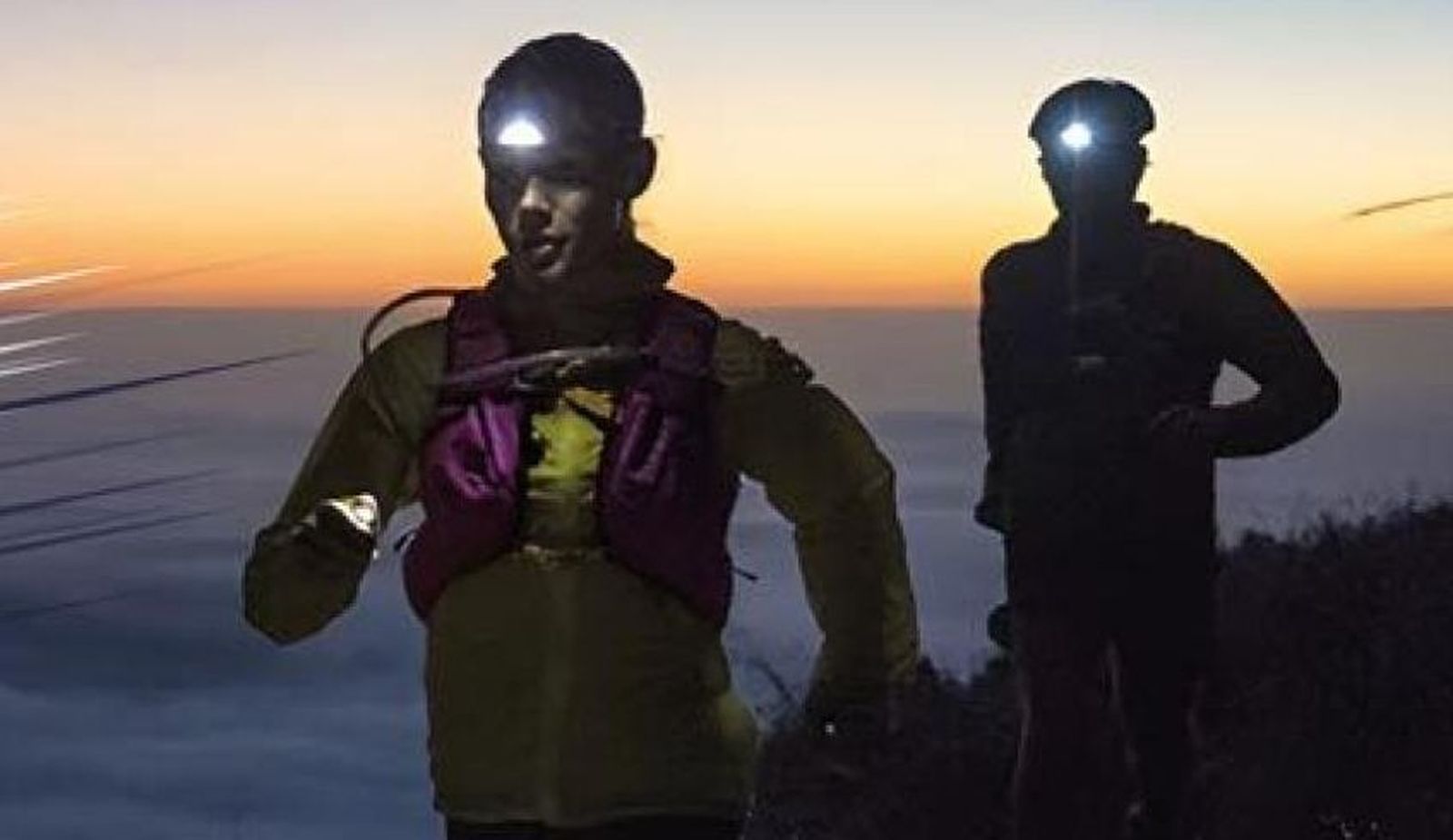 Participantes en una carrera nocturna