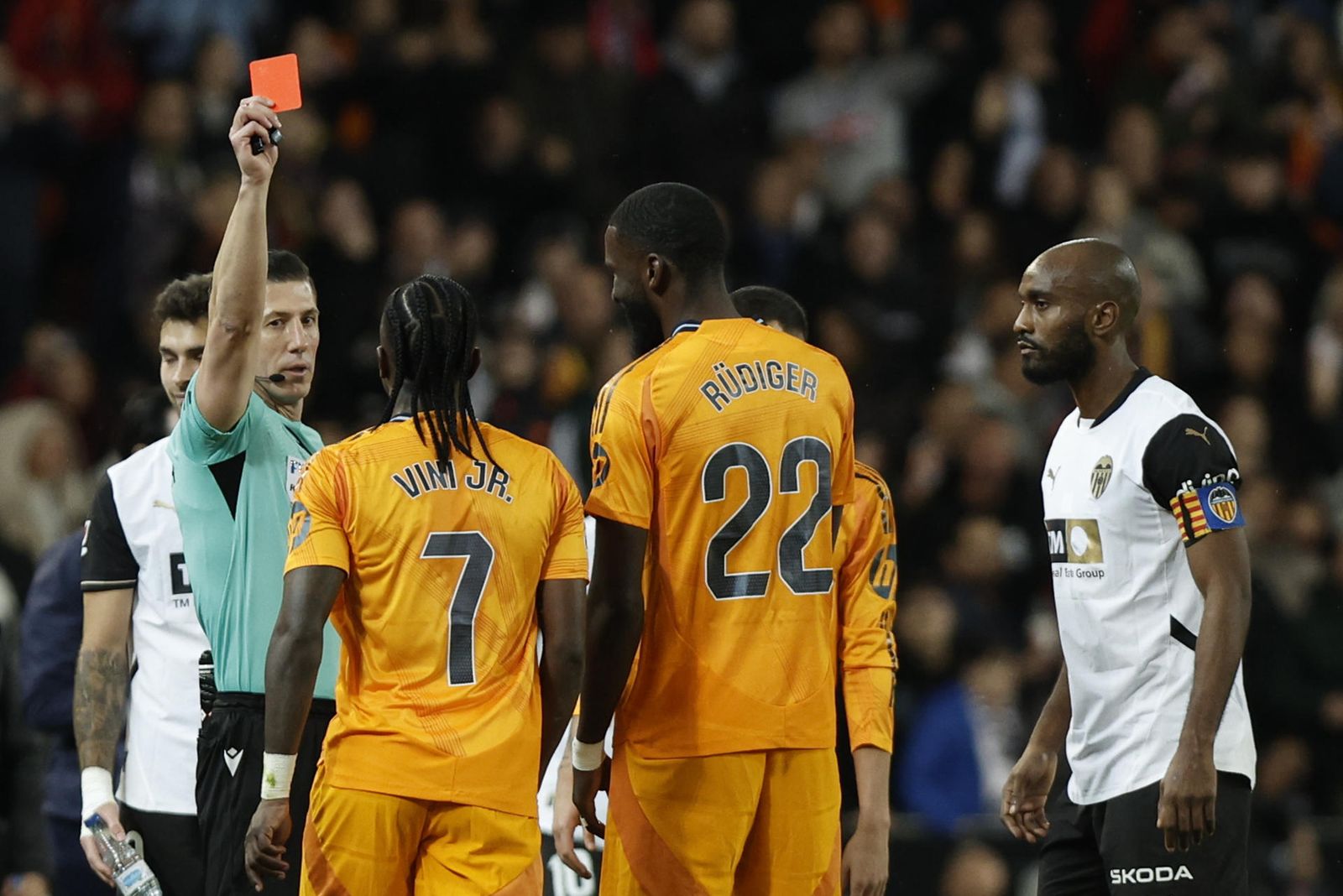 Vinicius, expulsado ante el Valencia