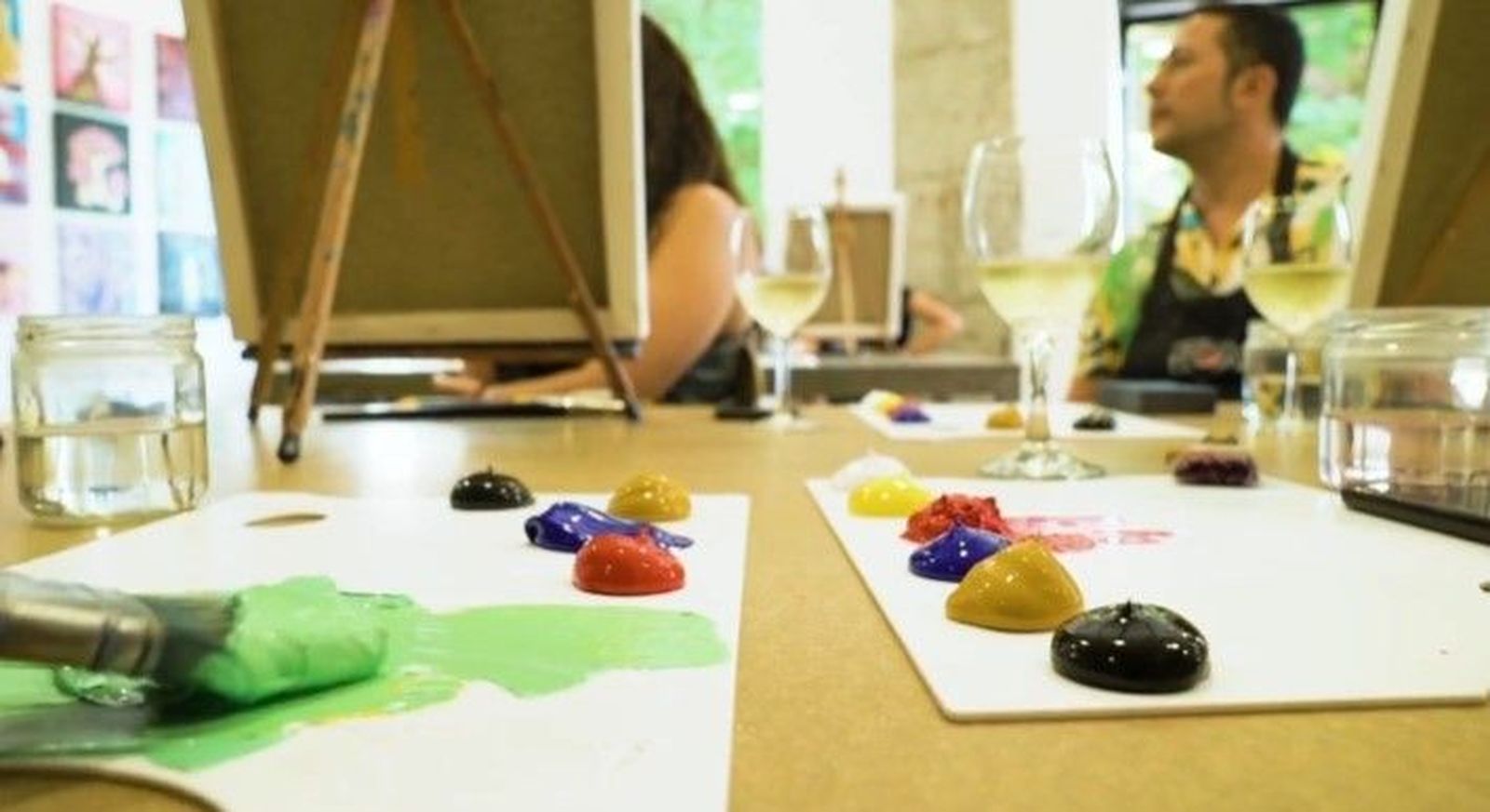 Artebar: un lugar donde pintar un cuadro mientras te relajas con una copa de vino