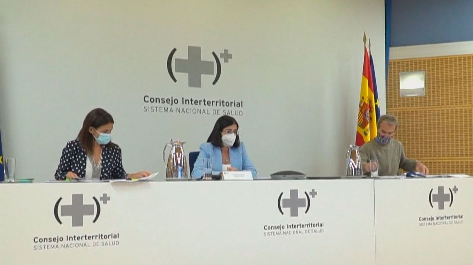 Darias cree que la mascarilla será necesaria “durante un tiempo”