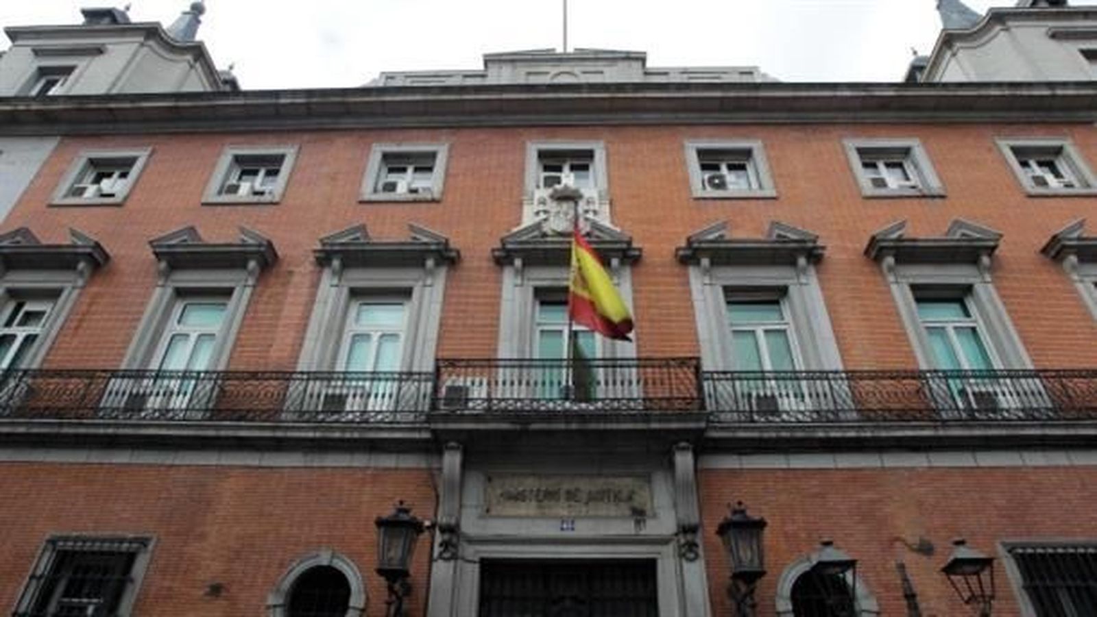 Moncloa prepara un ‘decretazo’ sobre la ‘ley de nietos’ a las puertas del 29-N