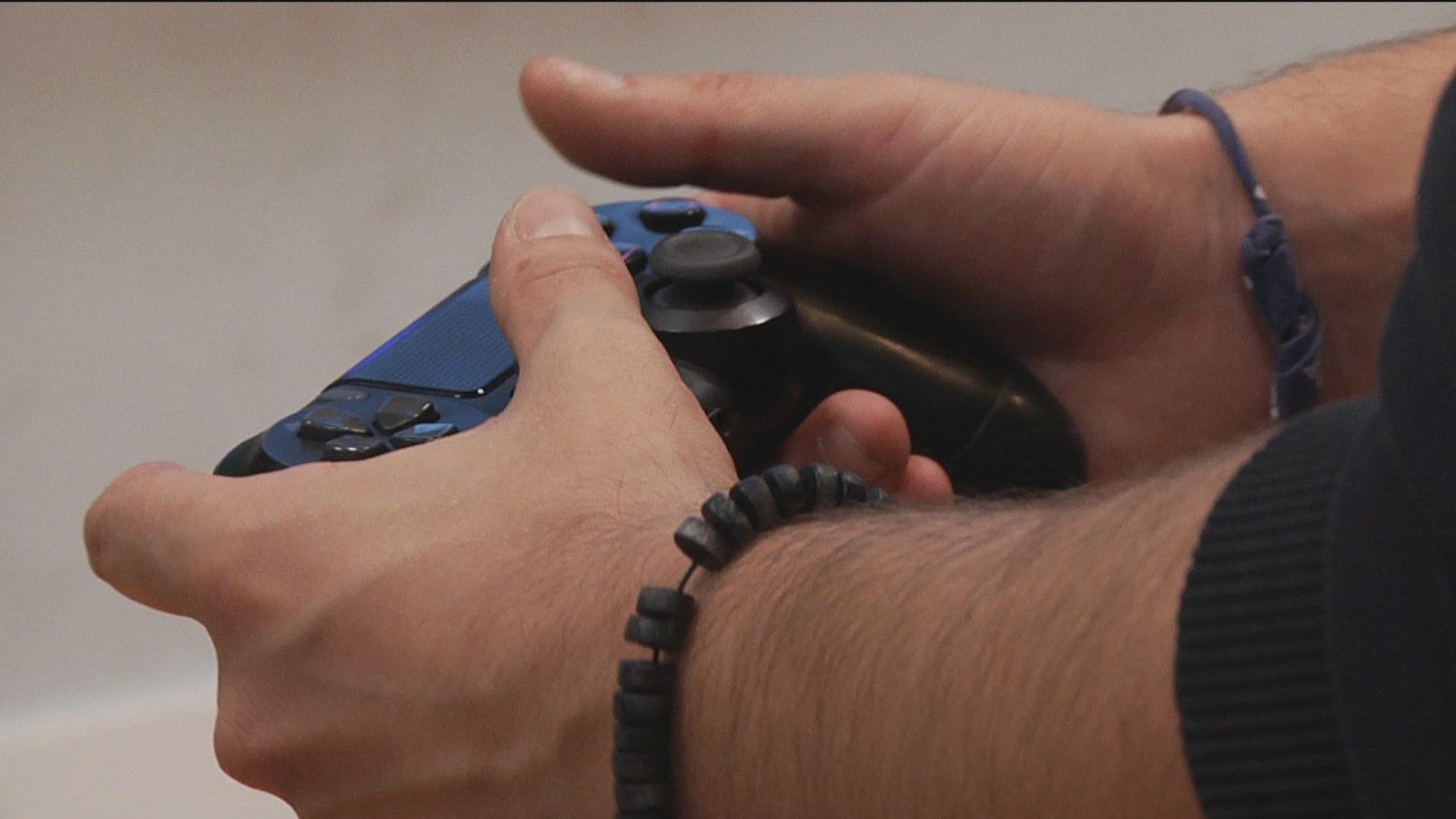 Diez años encerrado en su habitación por culpa de su adición a los videojuegos y apuestas por Internet