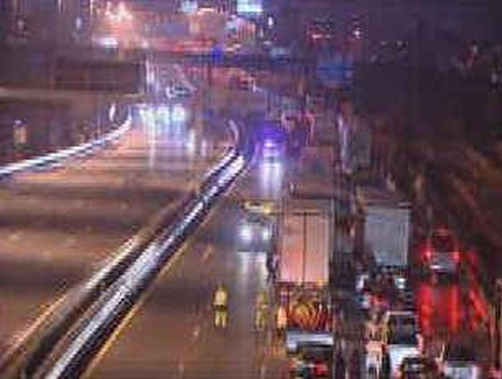Fomento pide disculpas a los ciudadanos atrapados anoche en  la A-6 por la nieve