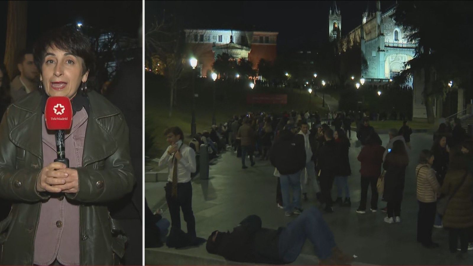 Largas colas en la primera 'Noche del Prado'