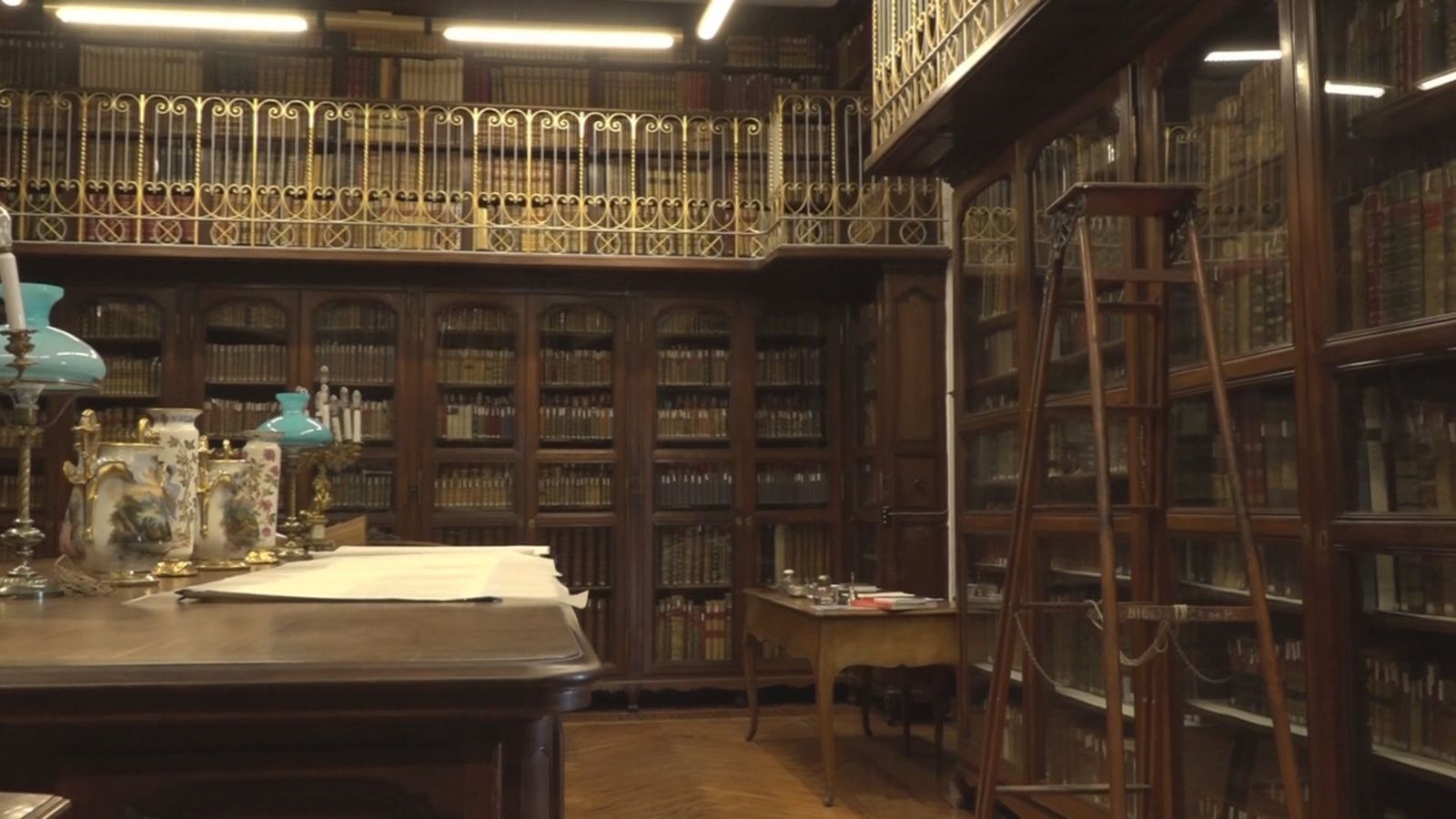 Descubrimos los tesoros que esconde la biblioteca del Palacio Real