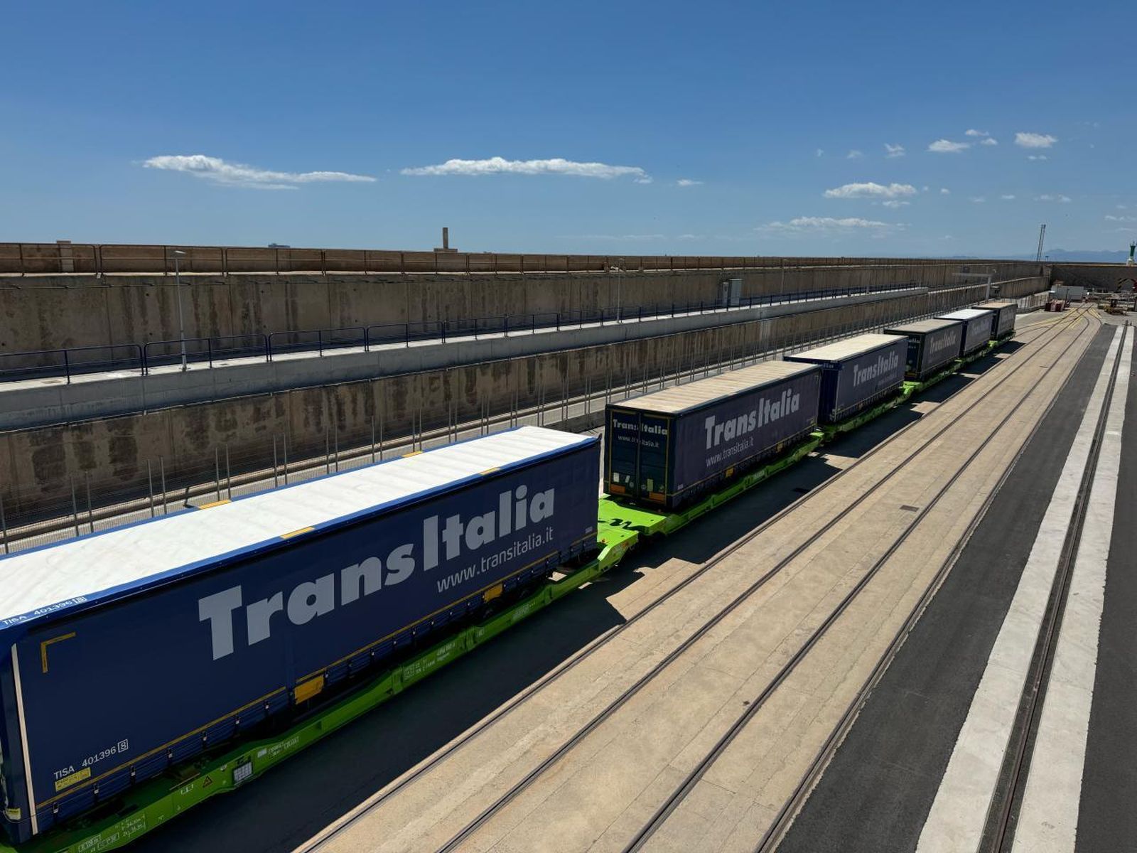 Contenedores ya preparados para su transporte ferroviario