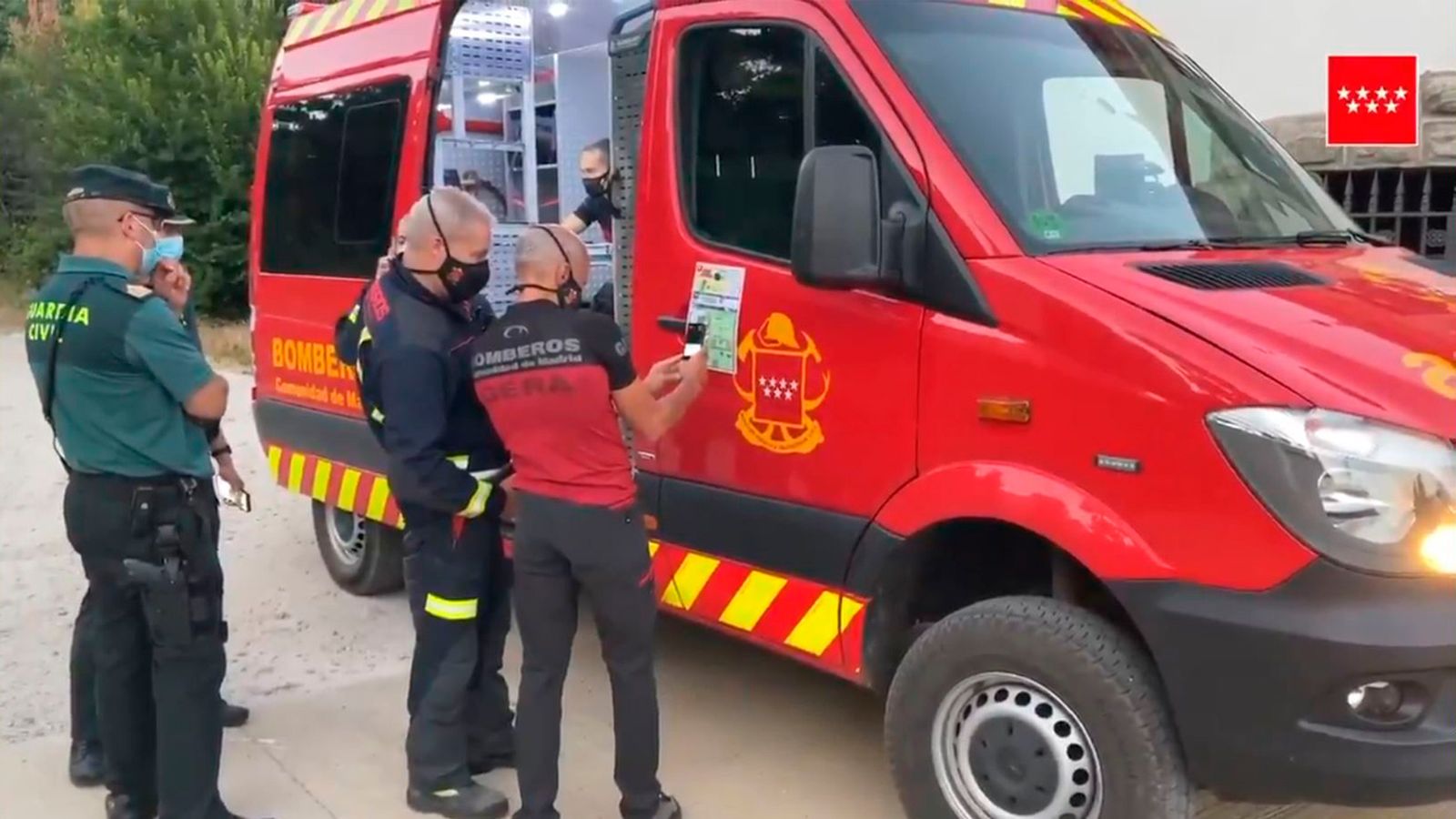 Bomberos de la Comunidad de Madrid y Guardia Civil en la búsqueda del anciano desaparecido en Cercedilla