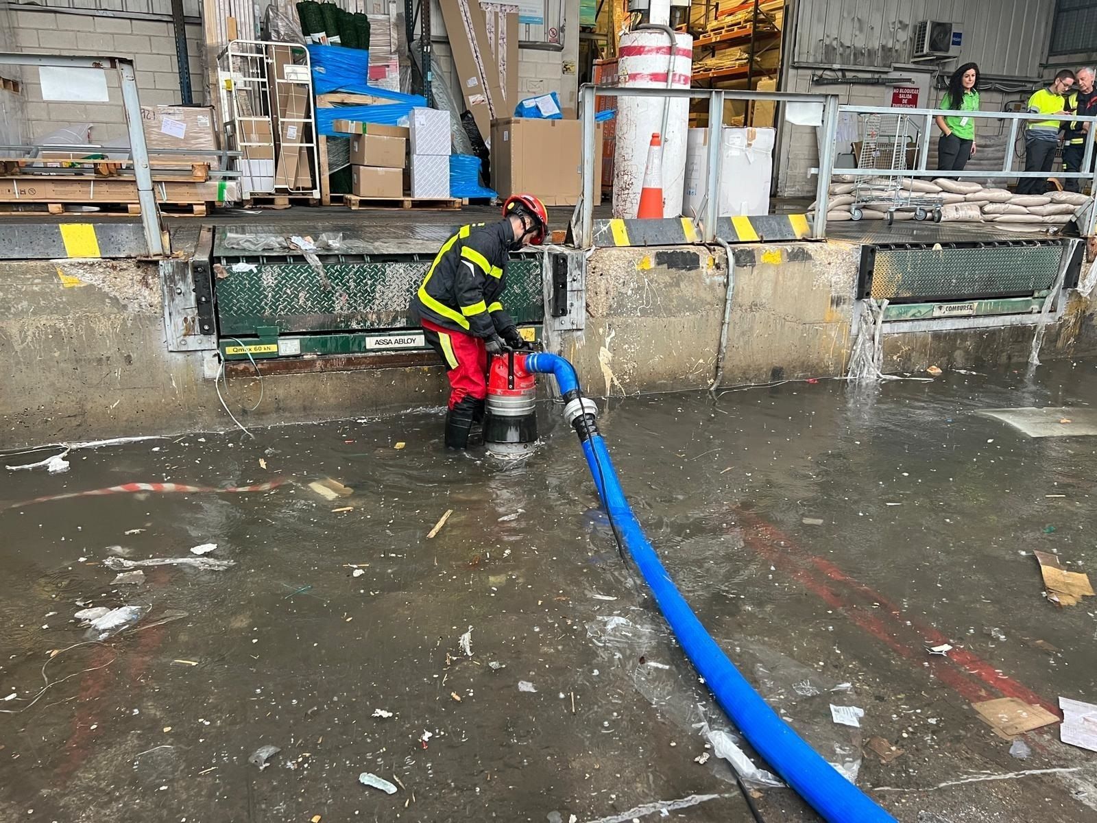 Madrid sigue en aviso amarillo por lluvias: más de 50 intervenciones por inundaciones y ramas caídas
